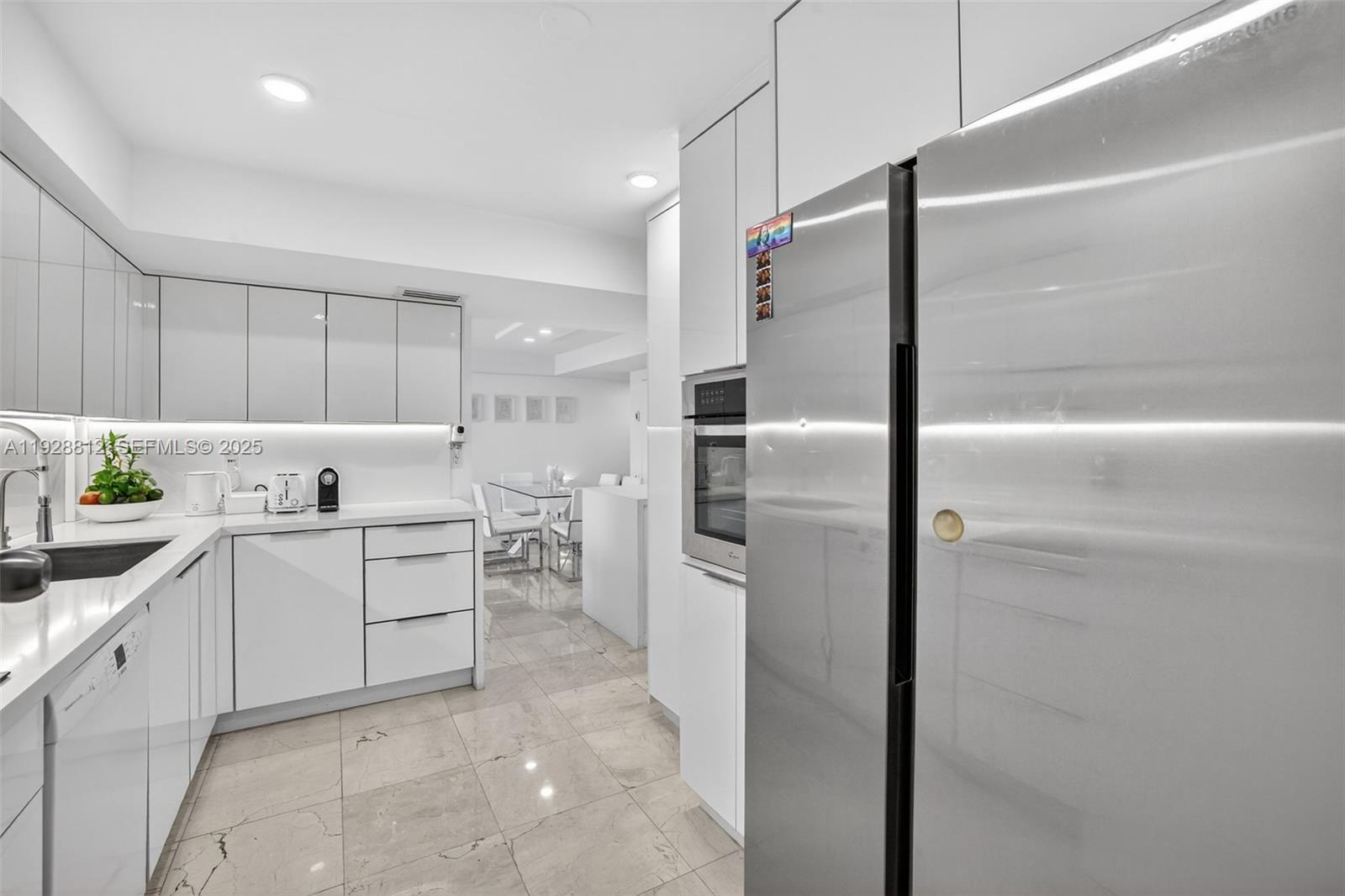 COLONY BAY HARBOR APTS CO - Residential