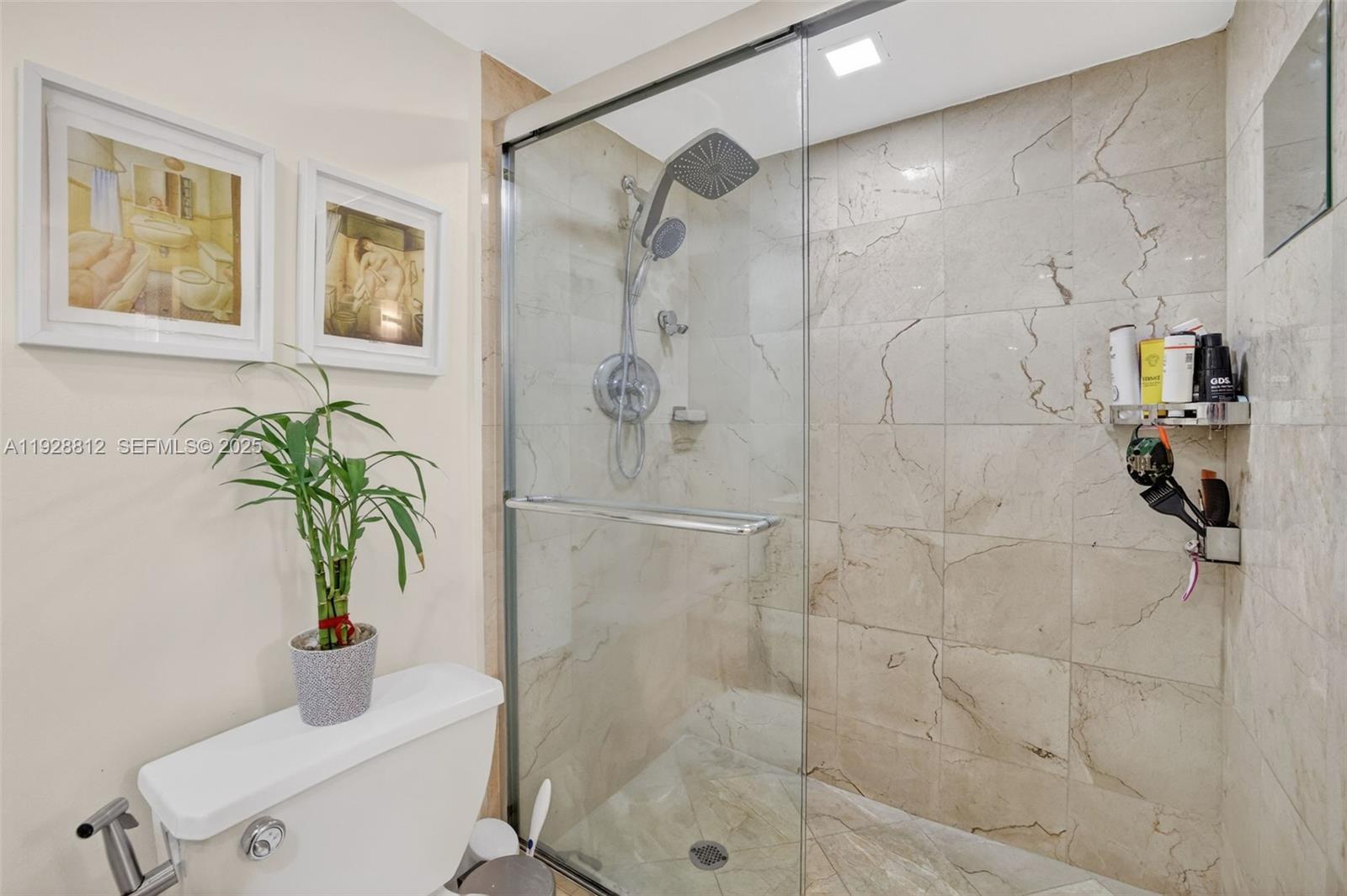 COLONY BAY HARBOR APTS CO - Residential