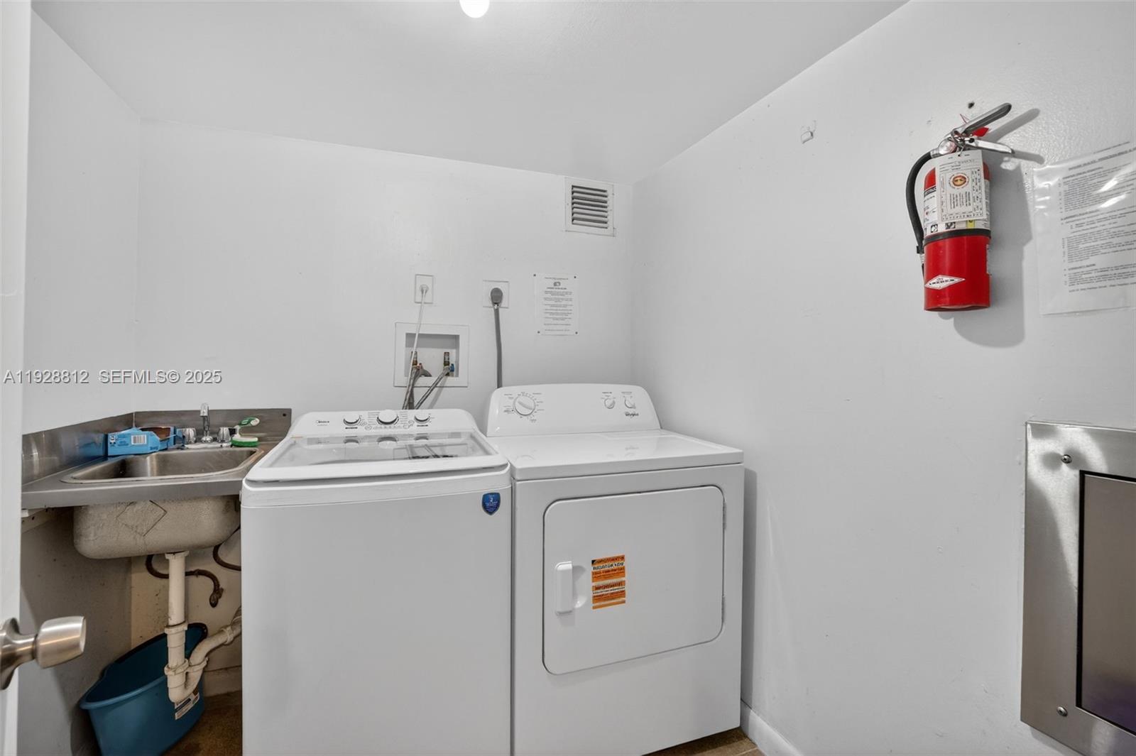 COLONY BAY HARBOR APTS CO - Residential