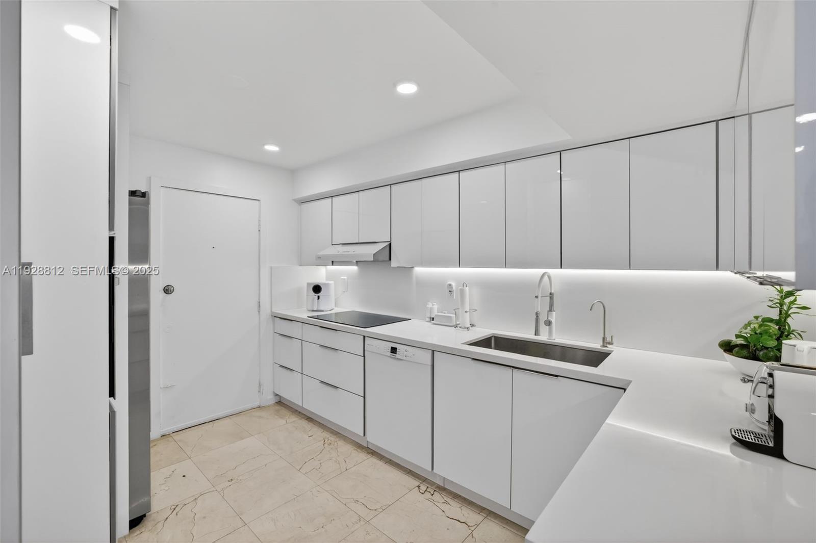 COLONY BAY HARBOR APTS CO - Residential