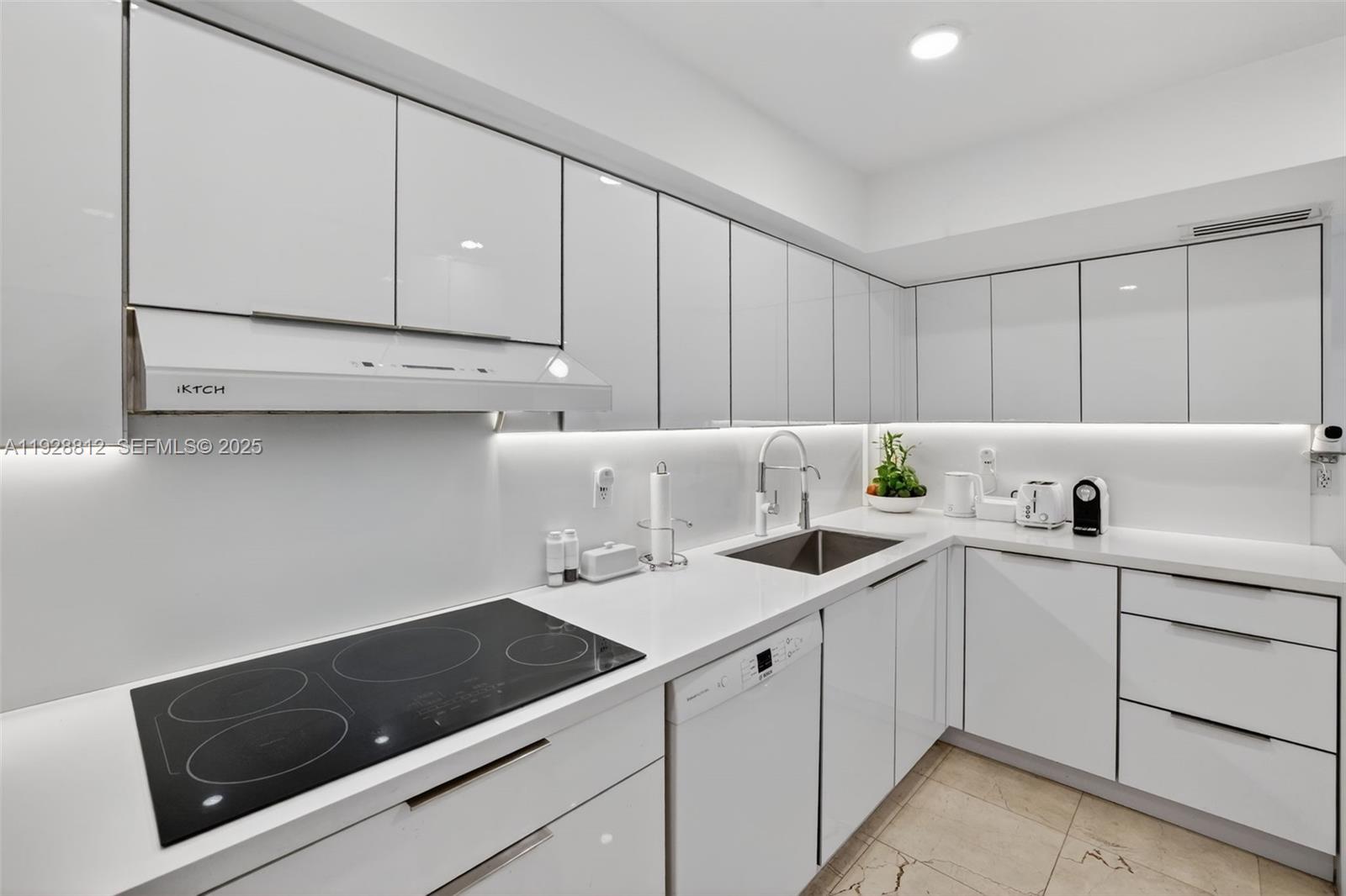 COLONY BAY HARBOR APTS CO - Residential