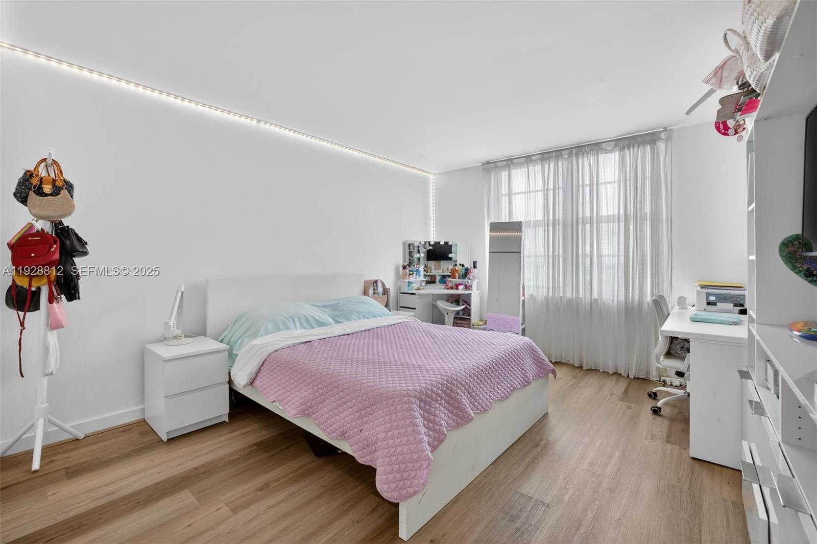 COLONY BAY HARBOR APTS CO - Residential