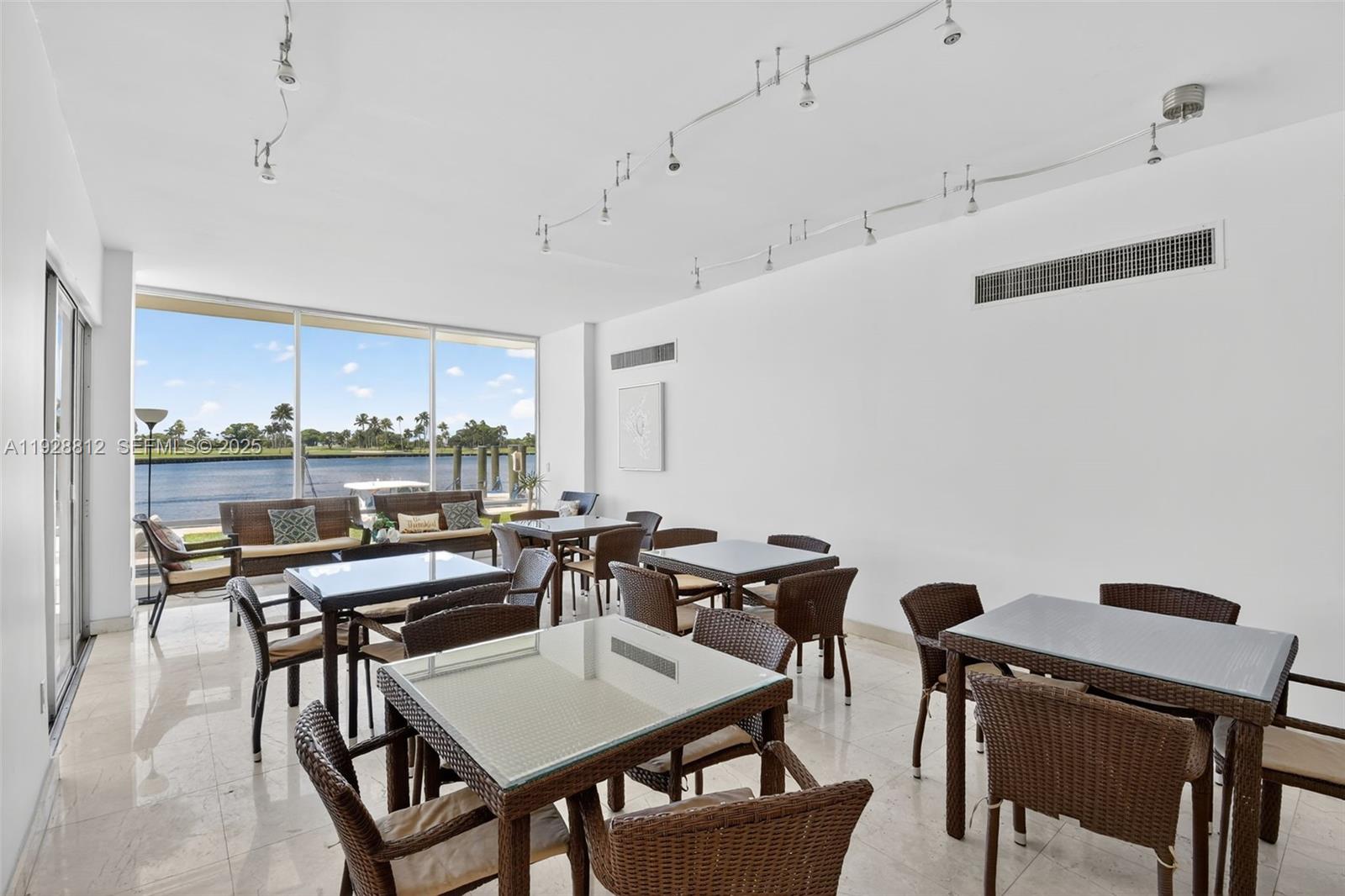 COLONY BAY HARBOR APTS CO - Residential