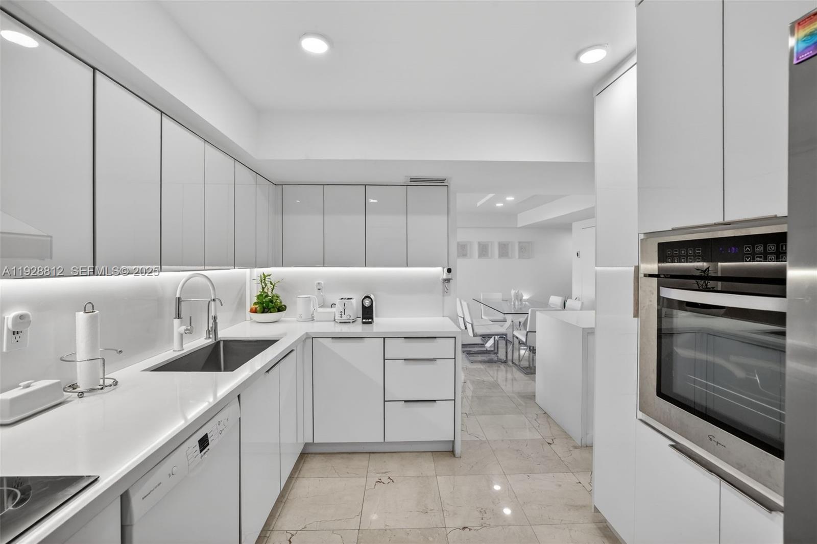 COLONY BAY HARBOR APTS CO - Residential