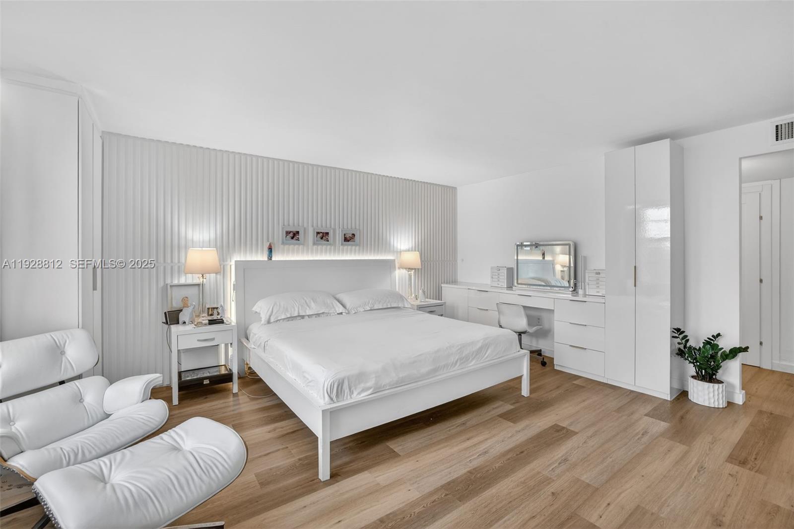 COLONY BAY HARBOR APTS CO - Residential