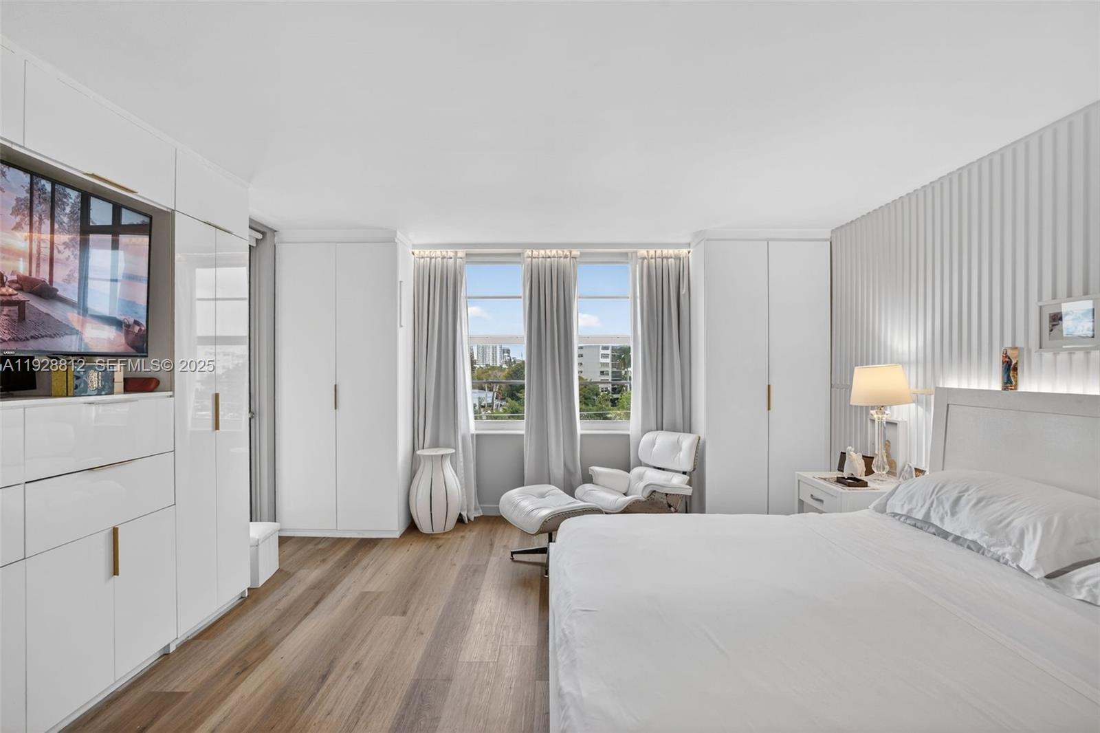 COLONY BAY HARBOR APTS CO - Residential