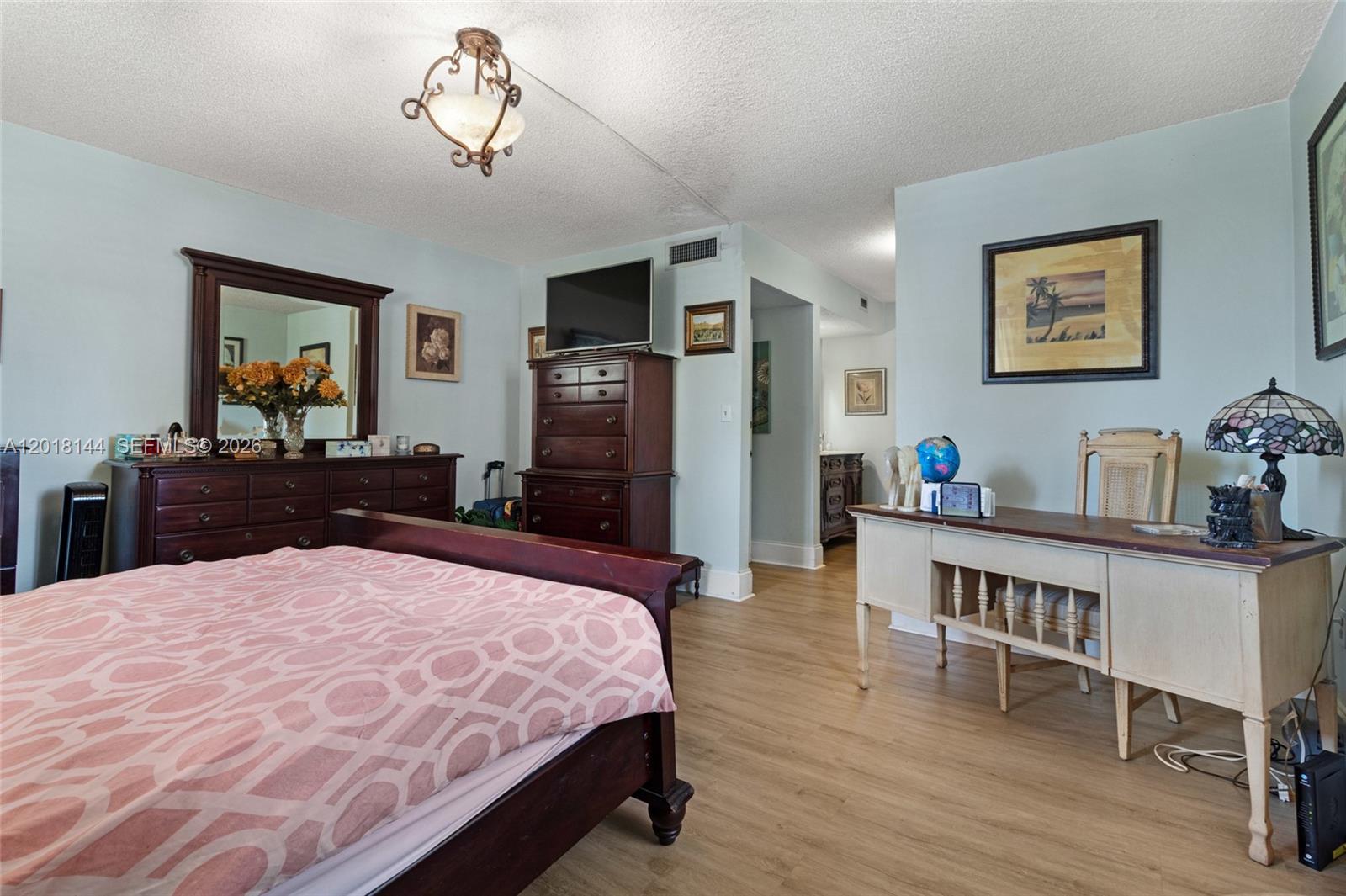 SOVEREIGNS CONDO - Residential