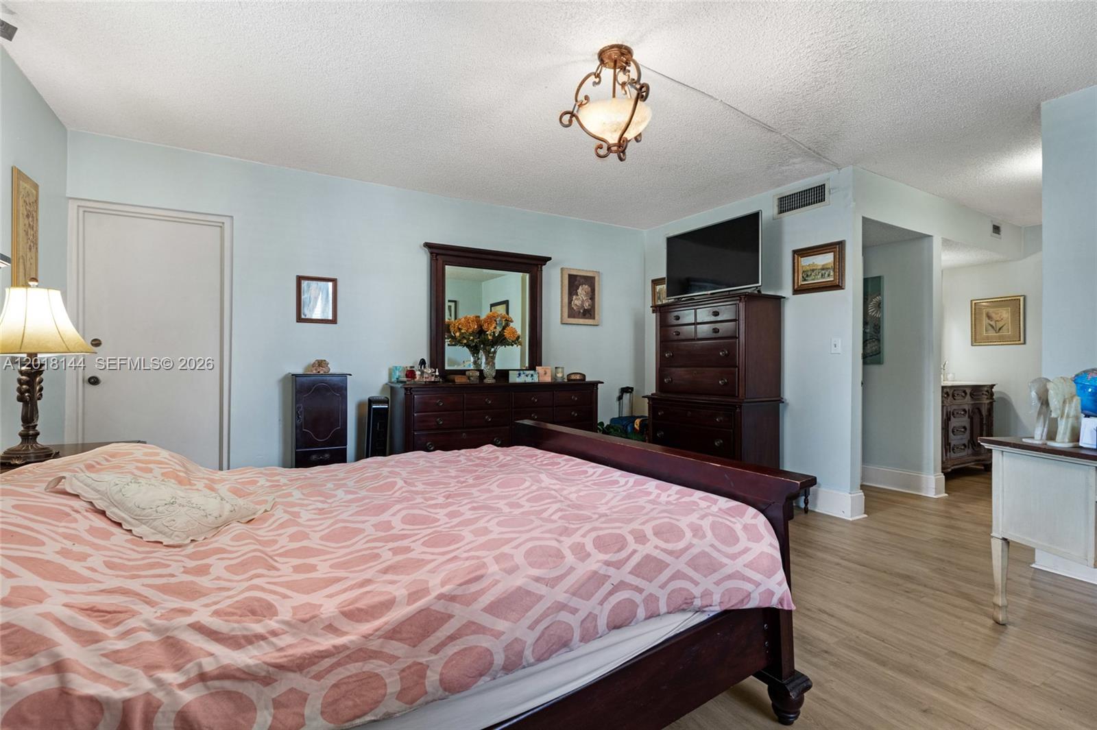 SOVEREIGNS CONDO - Residential
