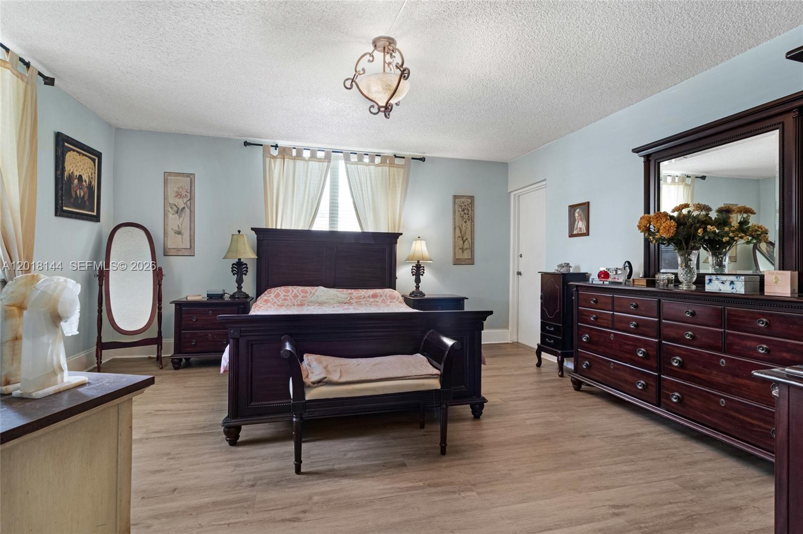 SOVEREIGNS CONDO - Residential