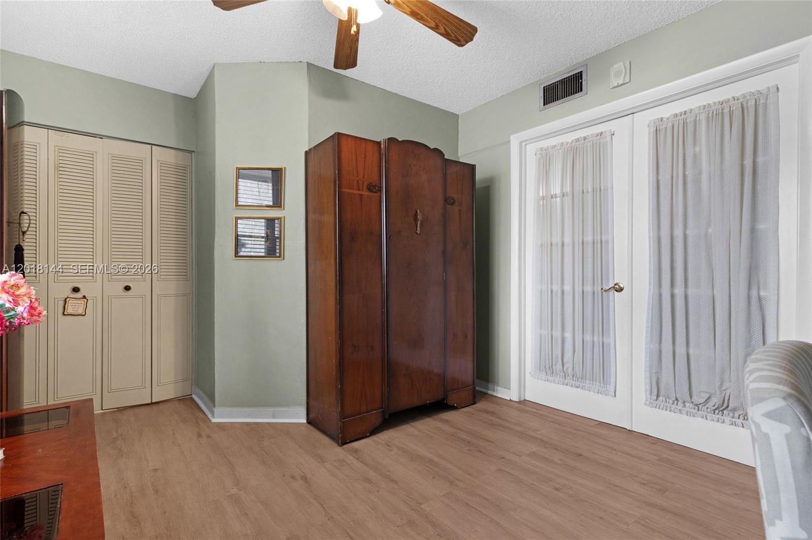 SOVEREIGNS CONDO - Residential