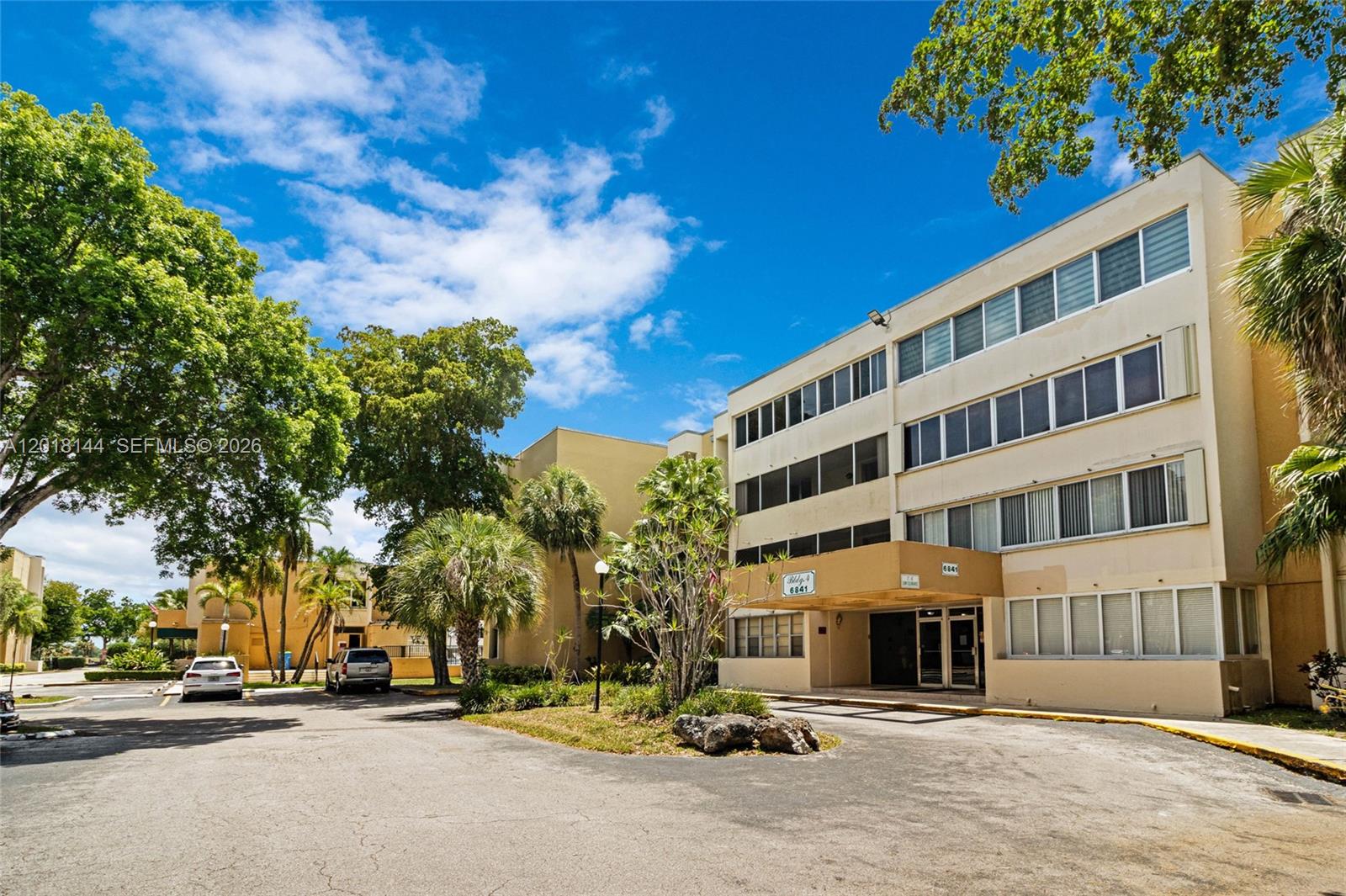 SOVEREIGNS CONDO - Residential