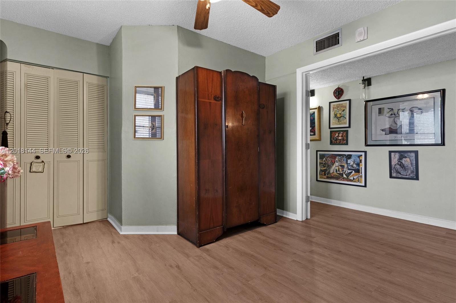 SOVEREIGNS CONDO - Residential