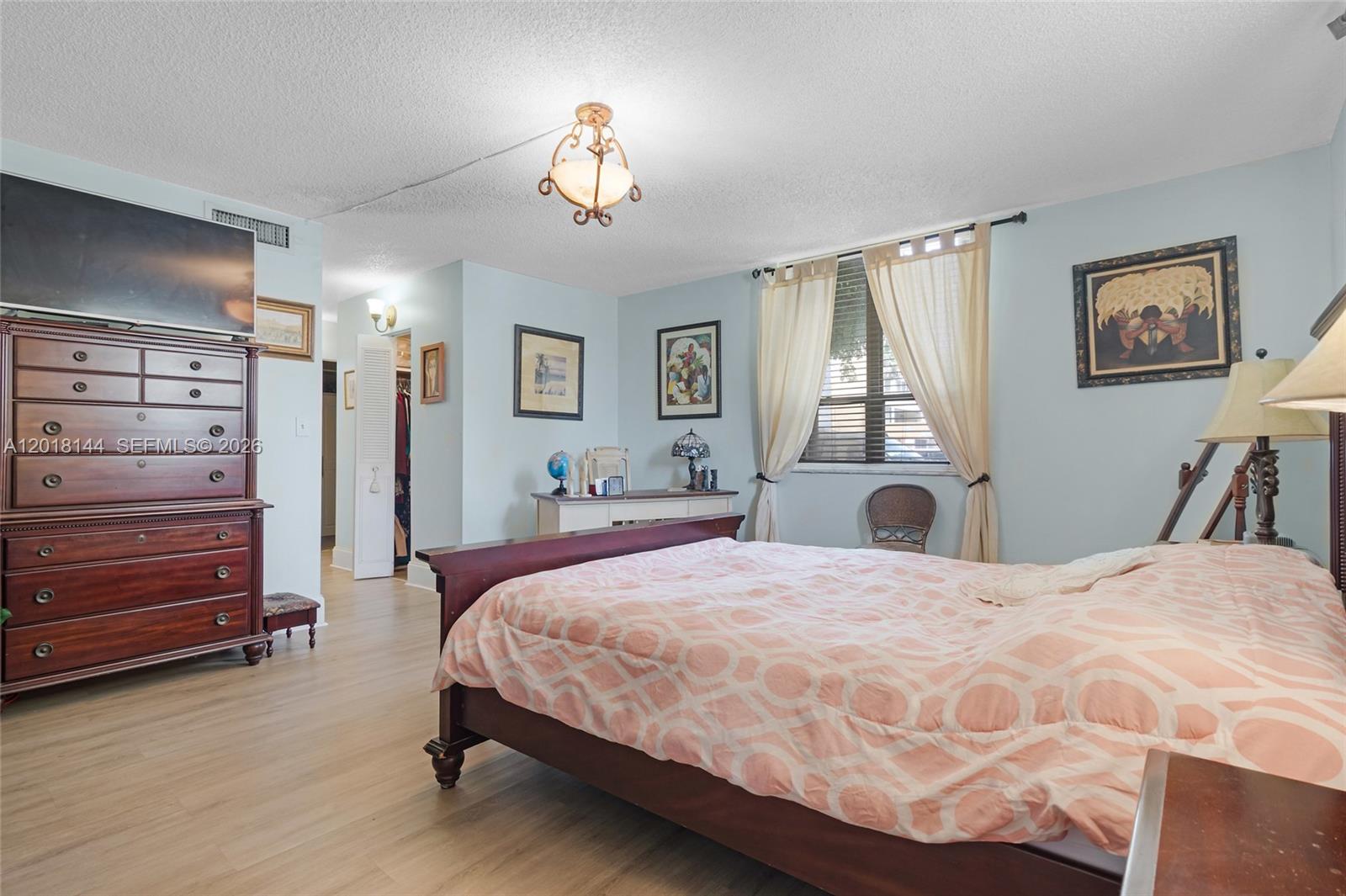 SOVEREIGNS CONDO - Residential
