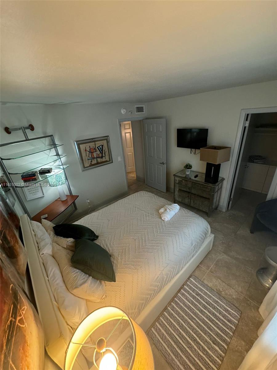 ESTATES OF SOUTH PALM BEA - Residential Lease