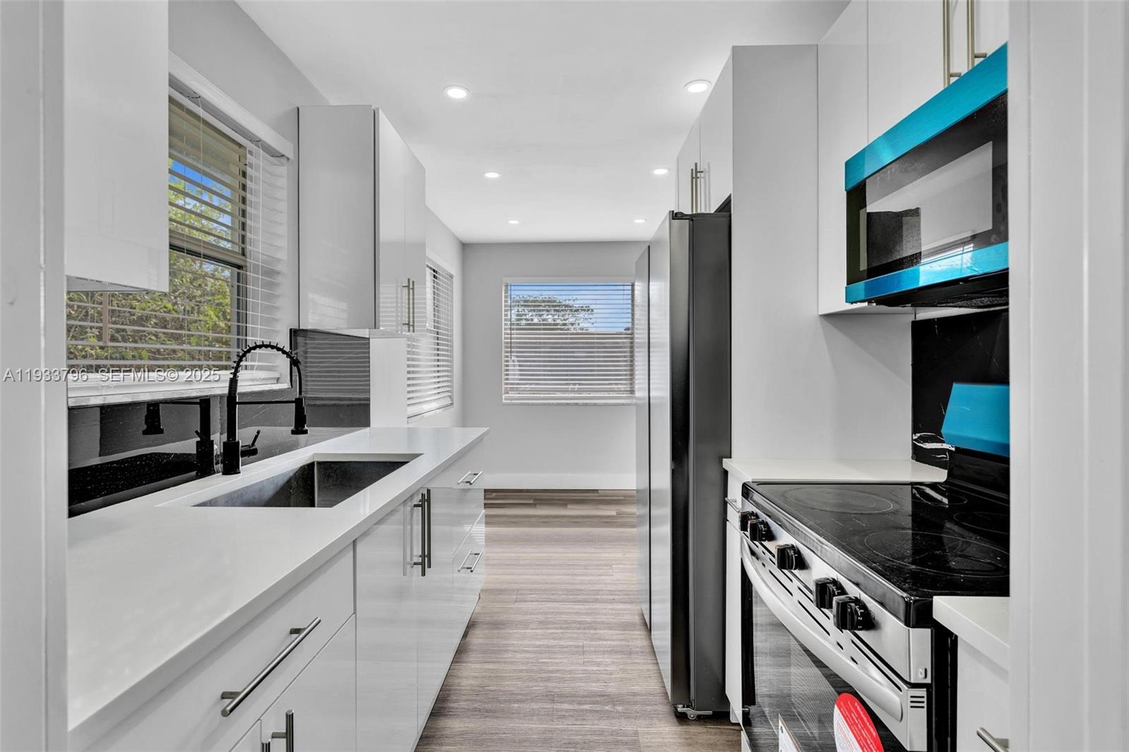 AVONDALE - Residential Lease