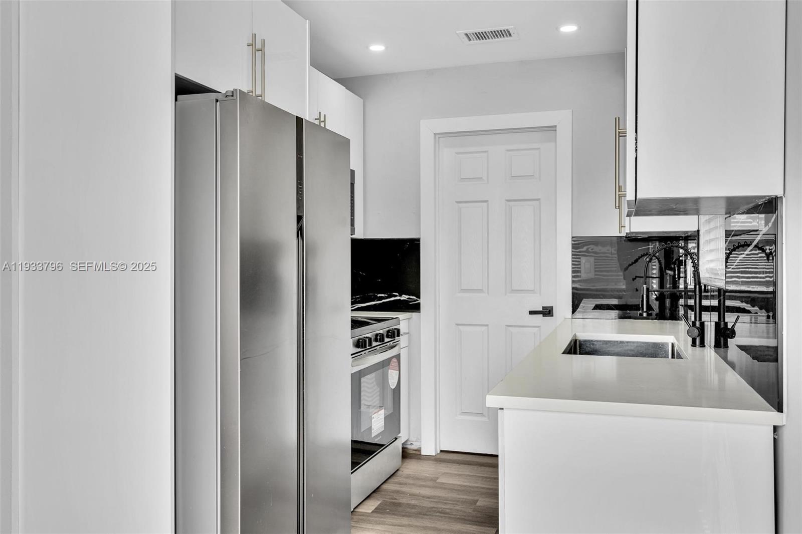 AVONDALE - Residential Lease