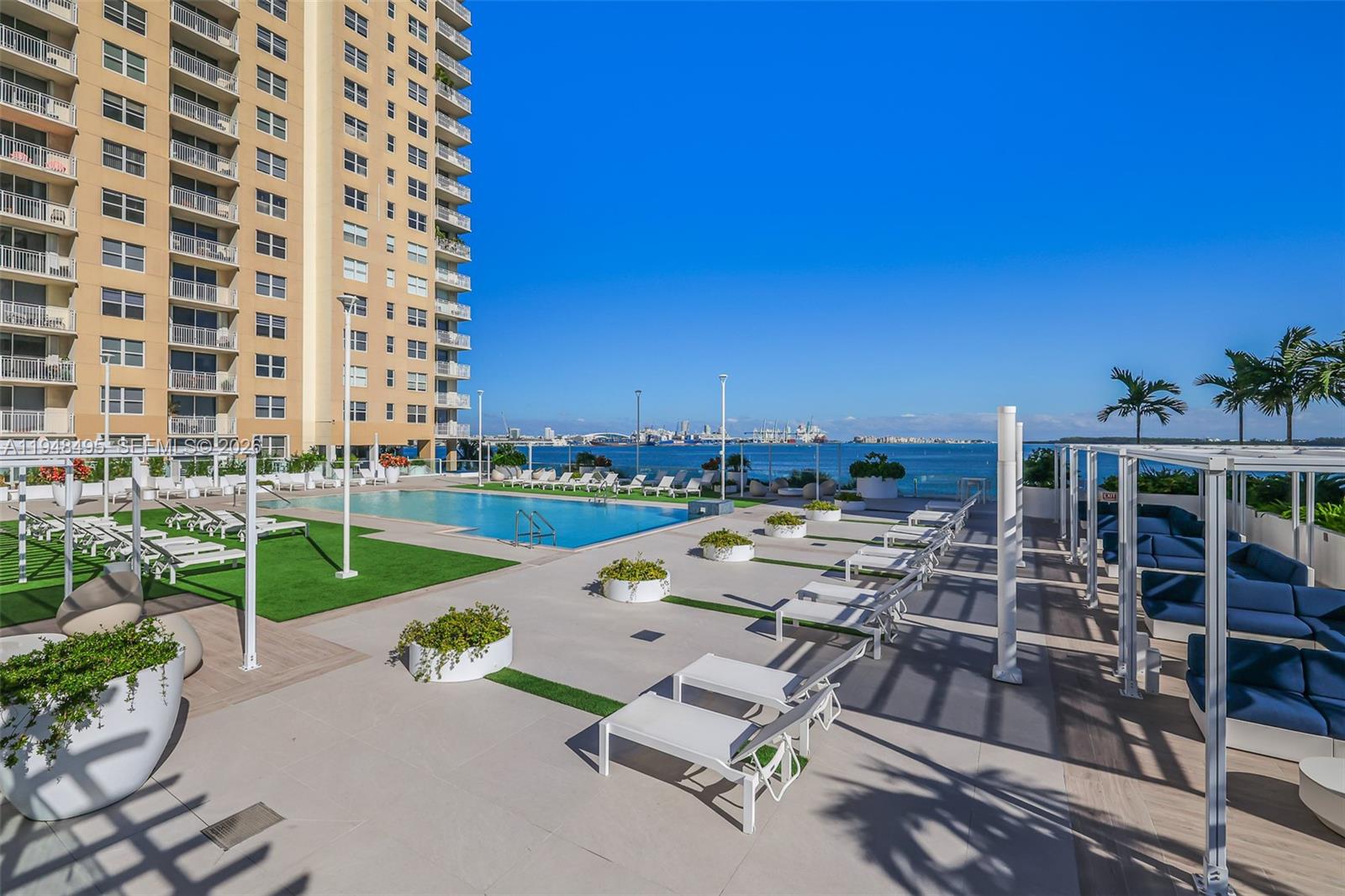 ISOLA CONDO - Residential