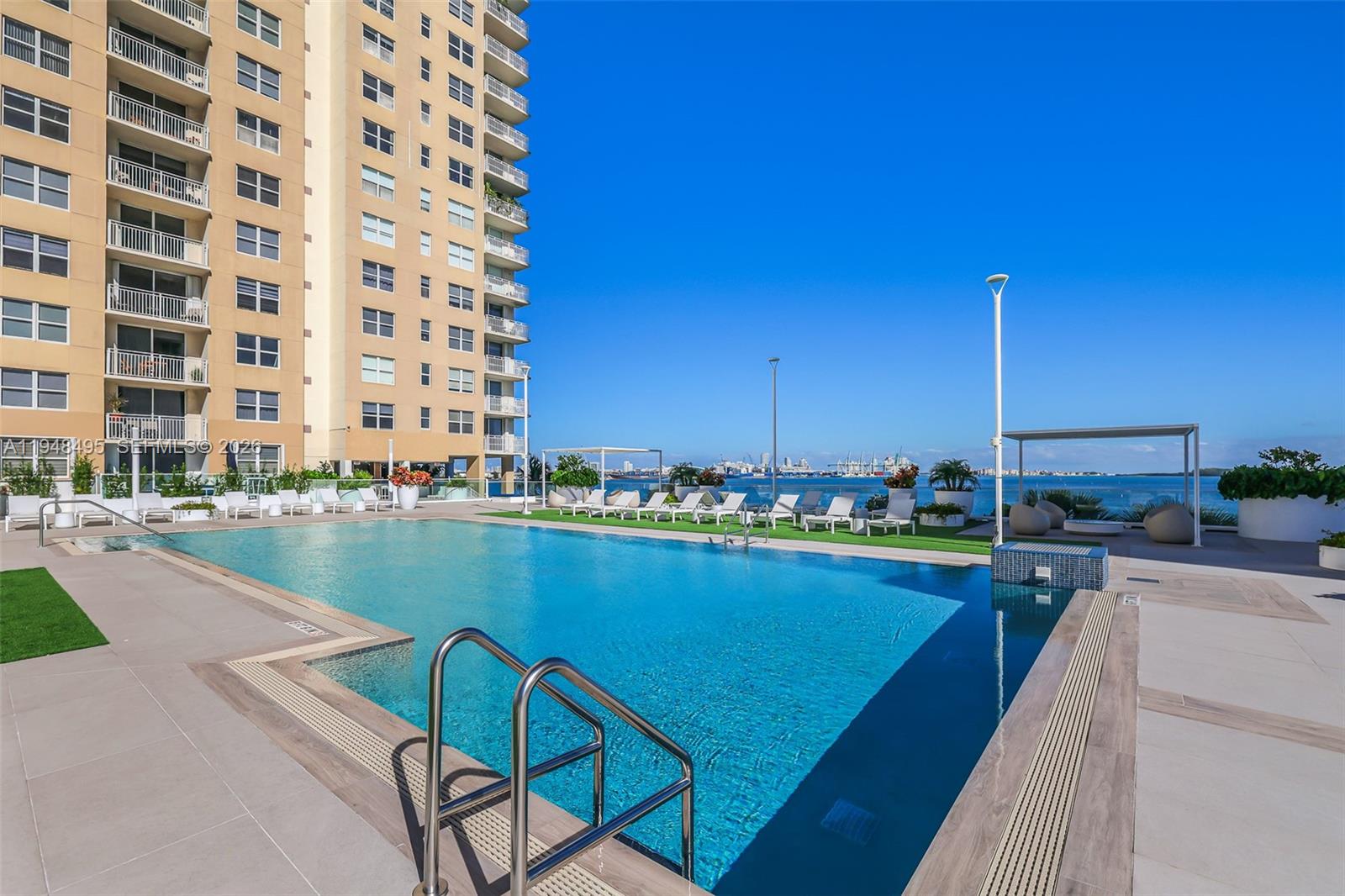 ISOLA CONDO - Residential