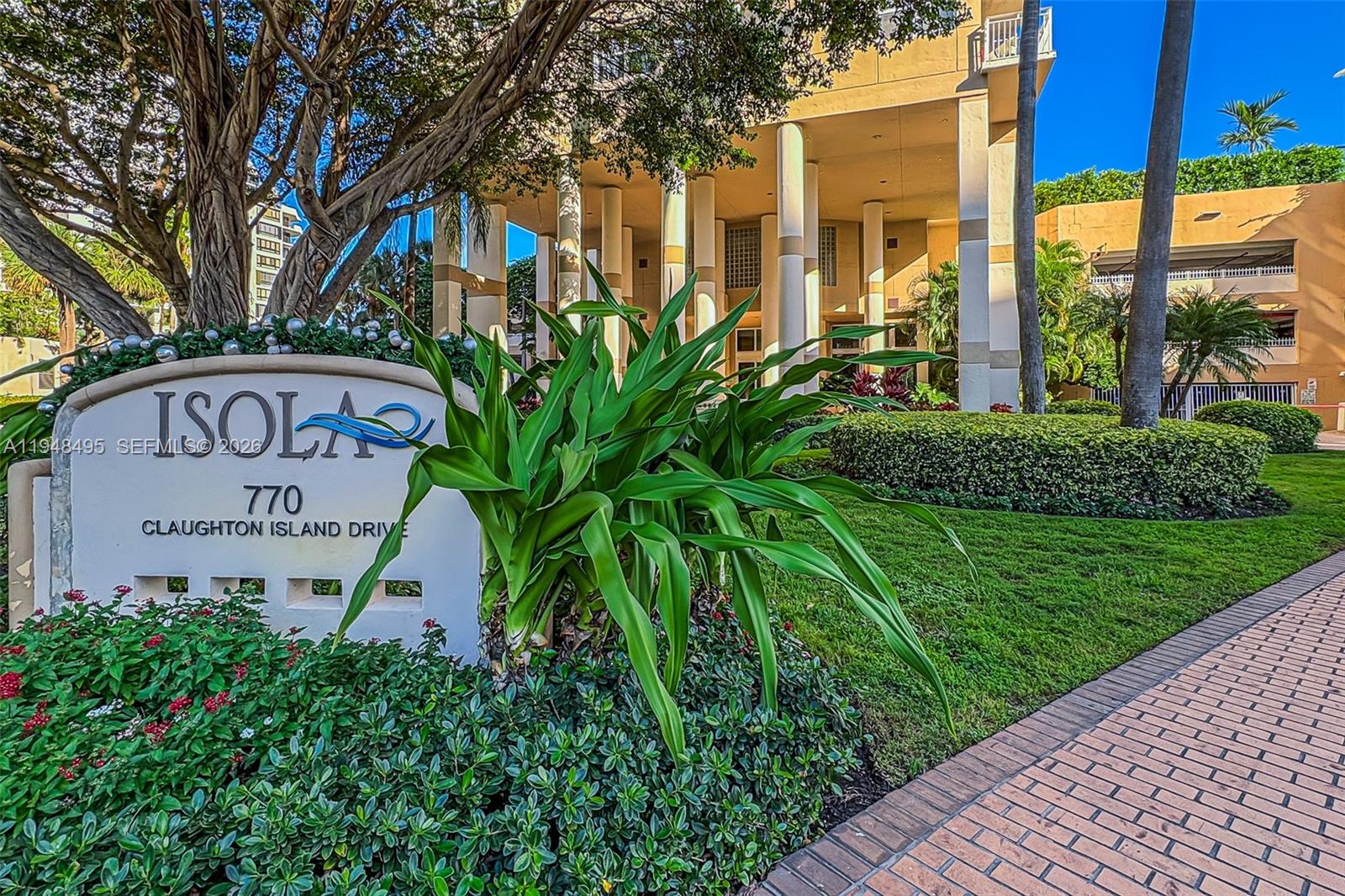 ISOLA CONDO - Residential