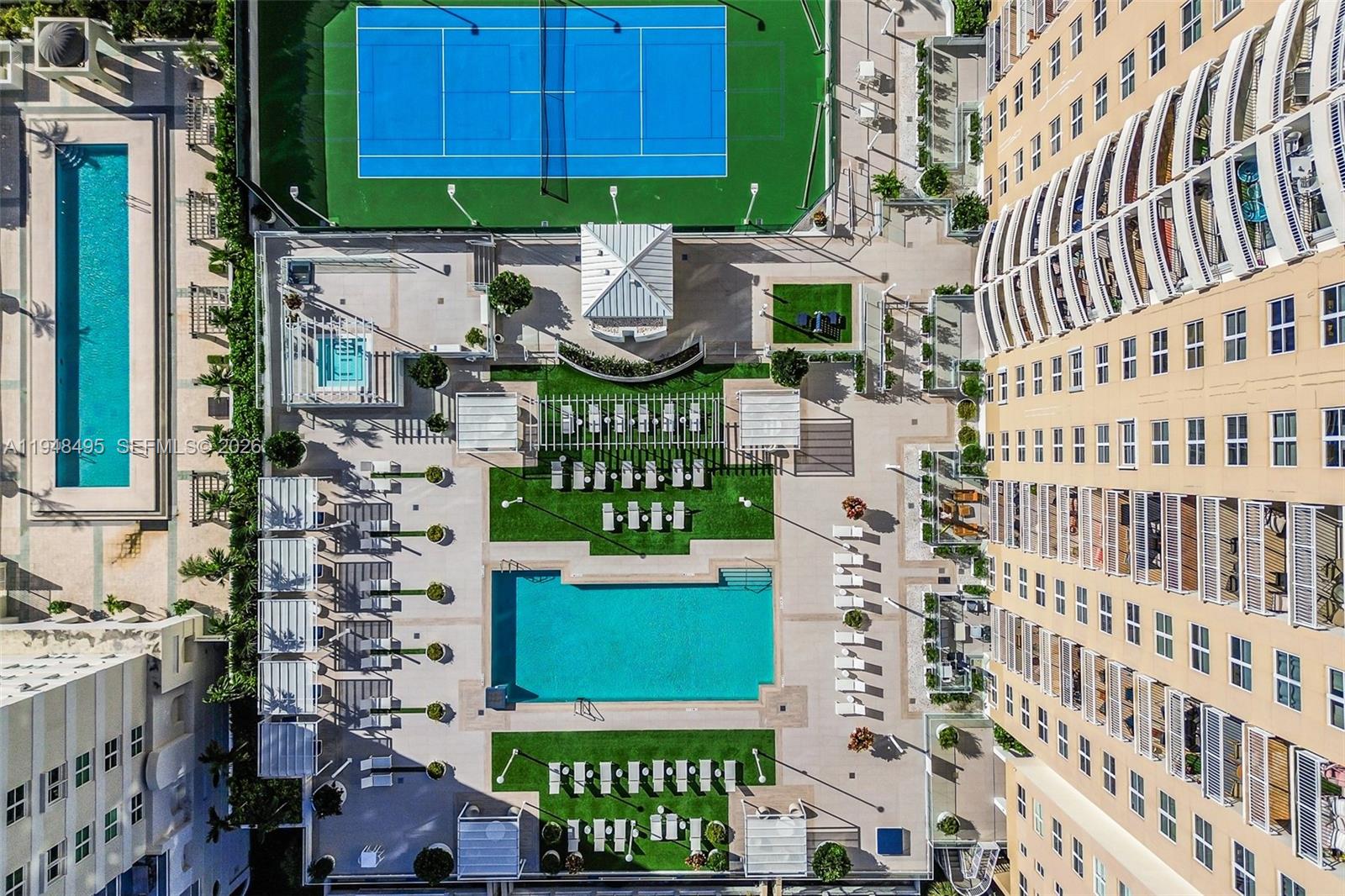 ISOLA CONDO - Residential