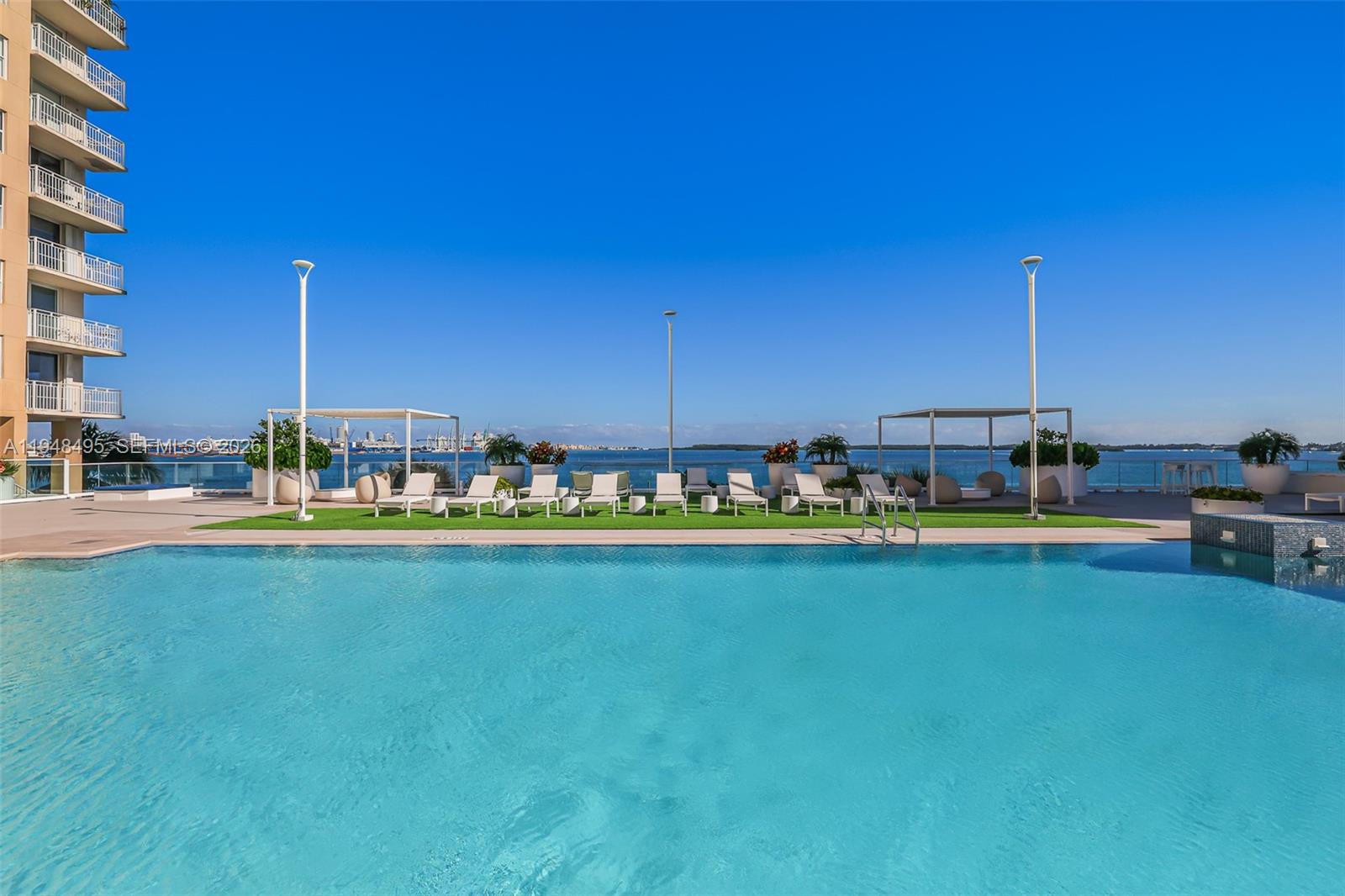 ISOLA CONDO - Residential