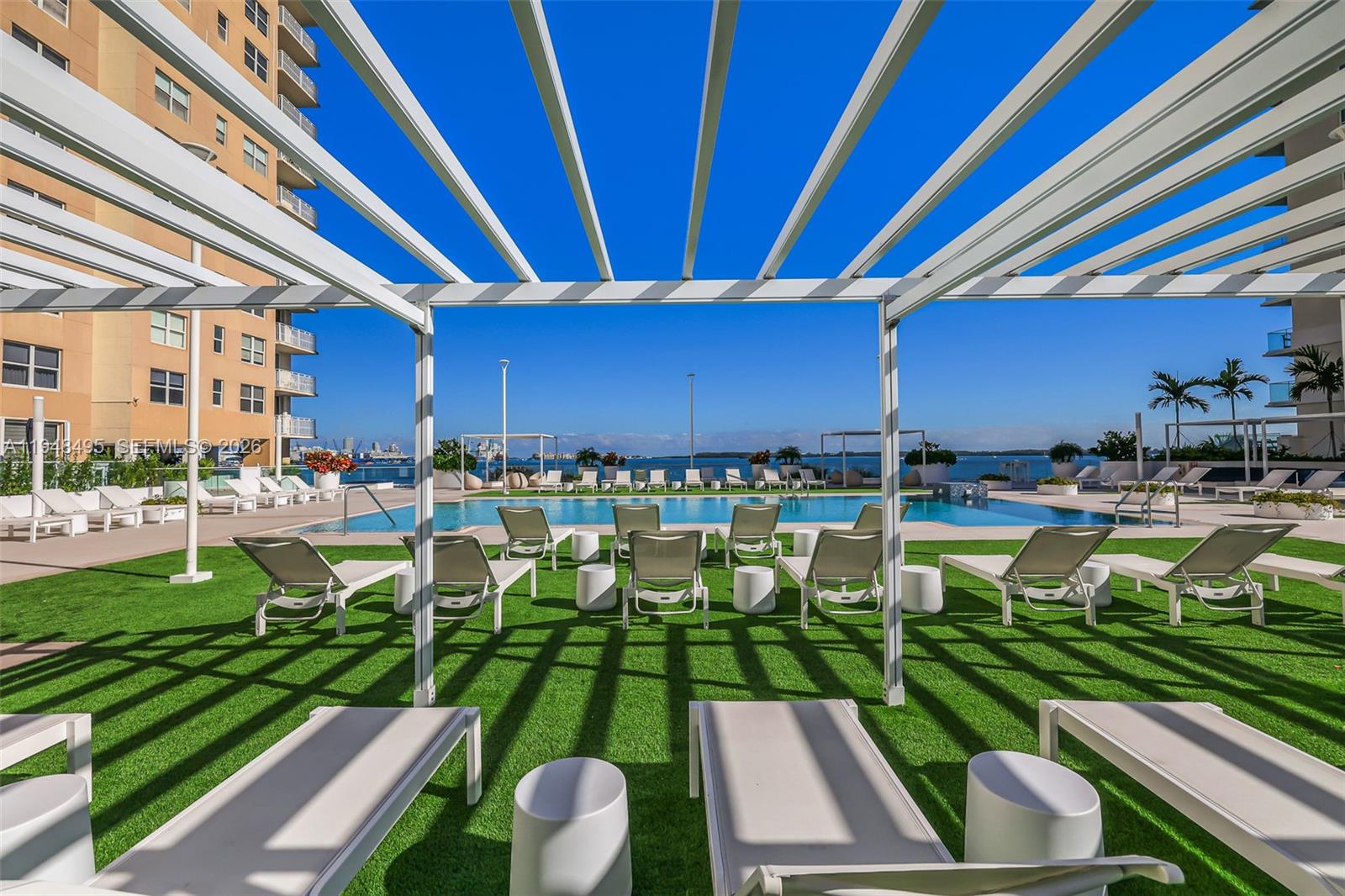 ISOLA CONDO - Residential