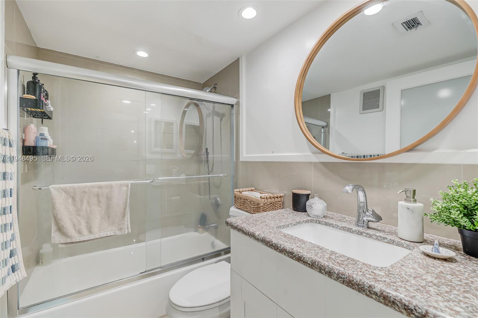 ISOLA CONDO - Residential