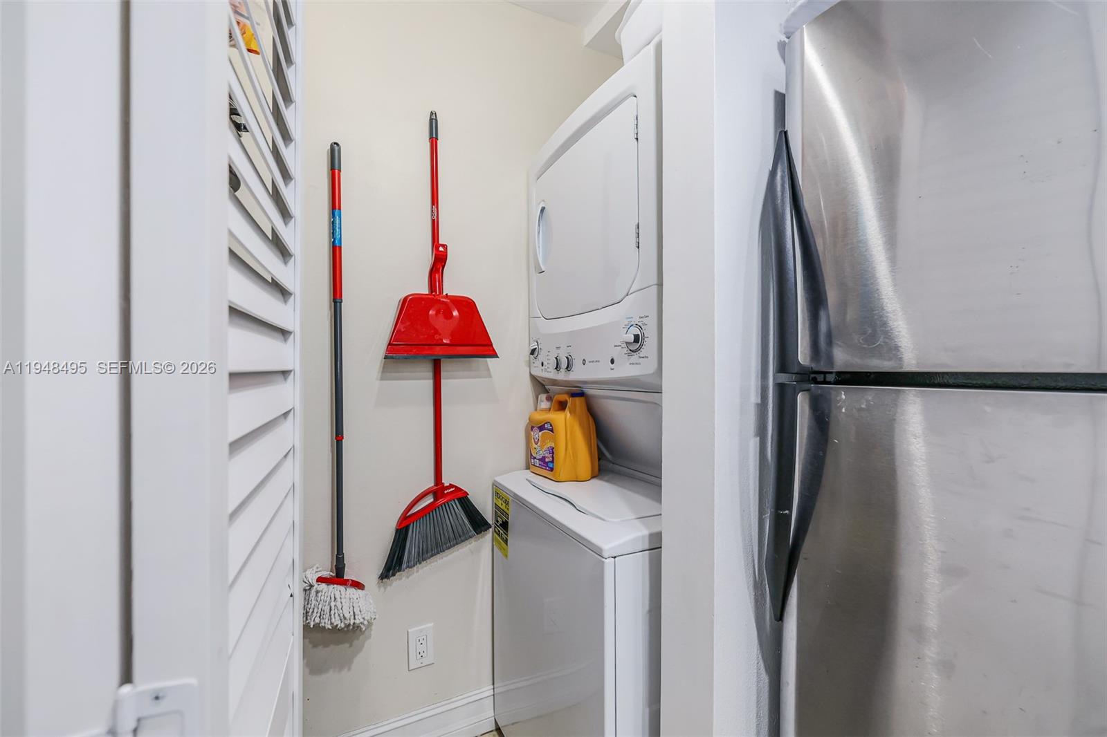 ISOLA CONDO - Residential