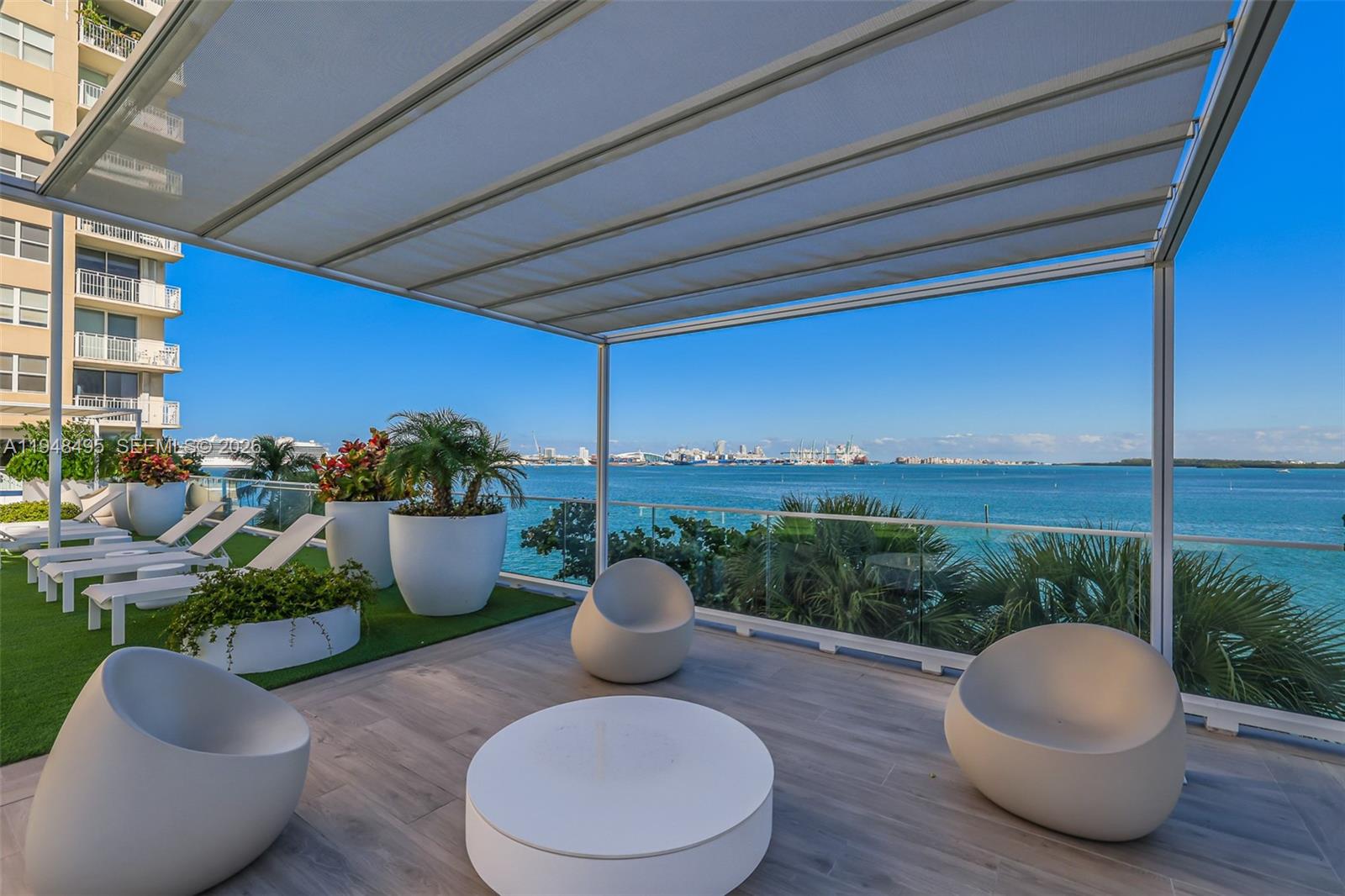 ISOLA CONDO - Residential