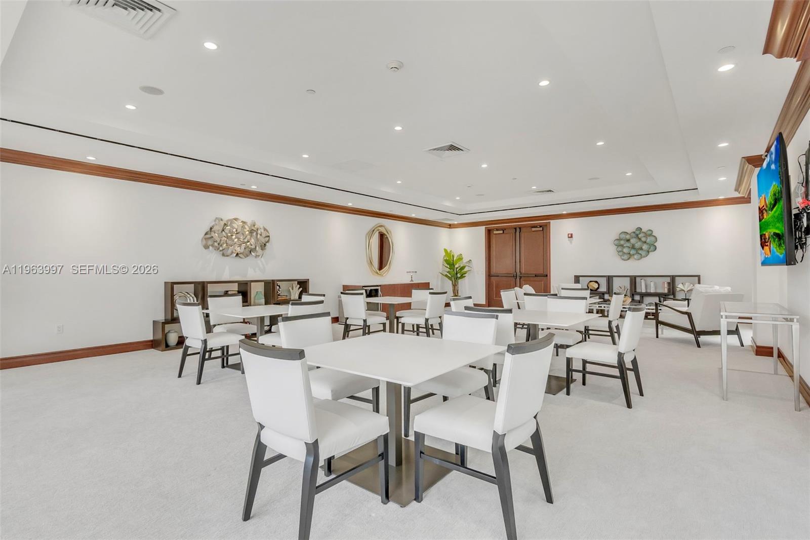 LAMBIANCE BEACH CONDO - Residential