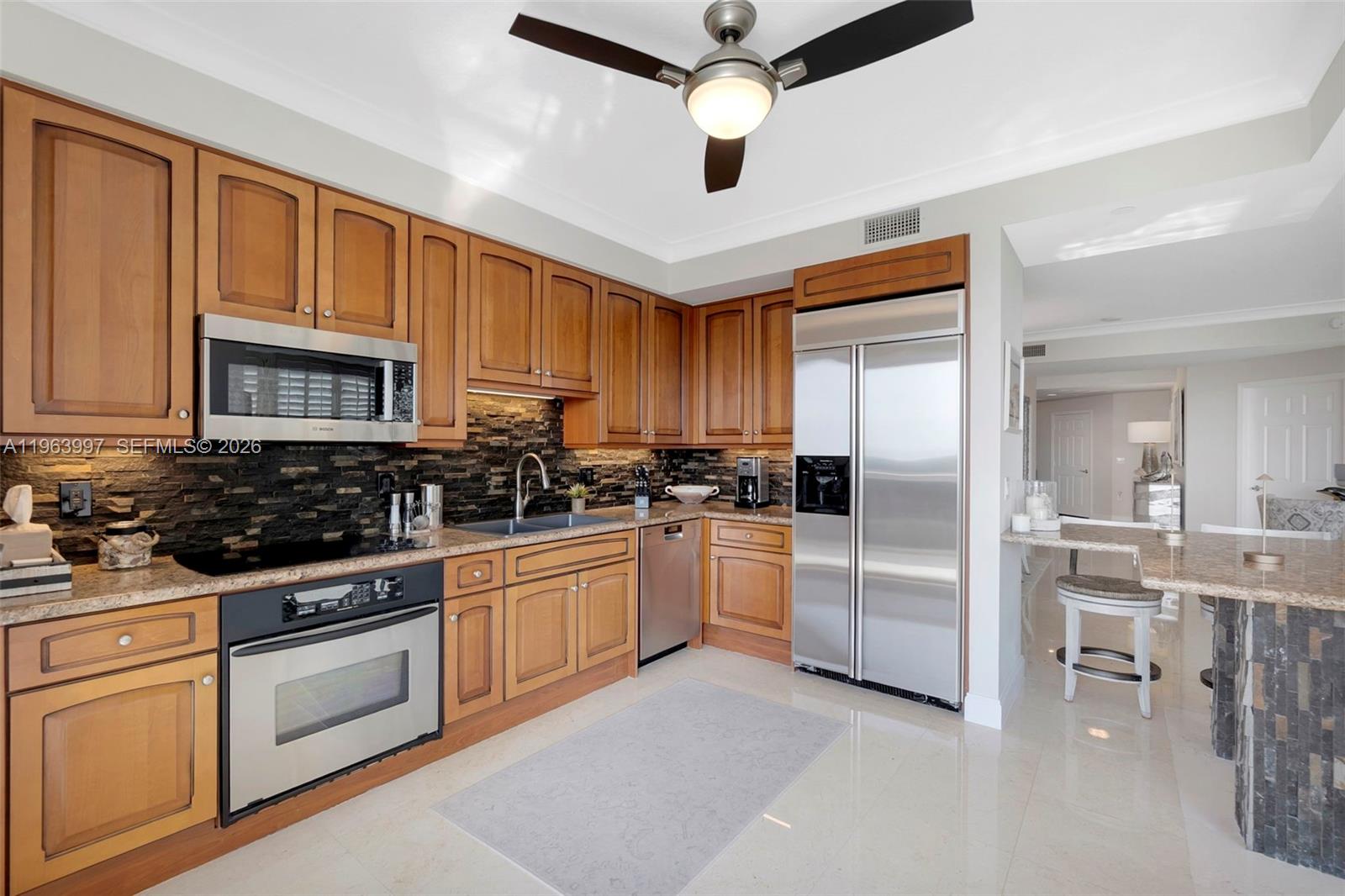 LAMBIANCE BEACH CONDO - Residential