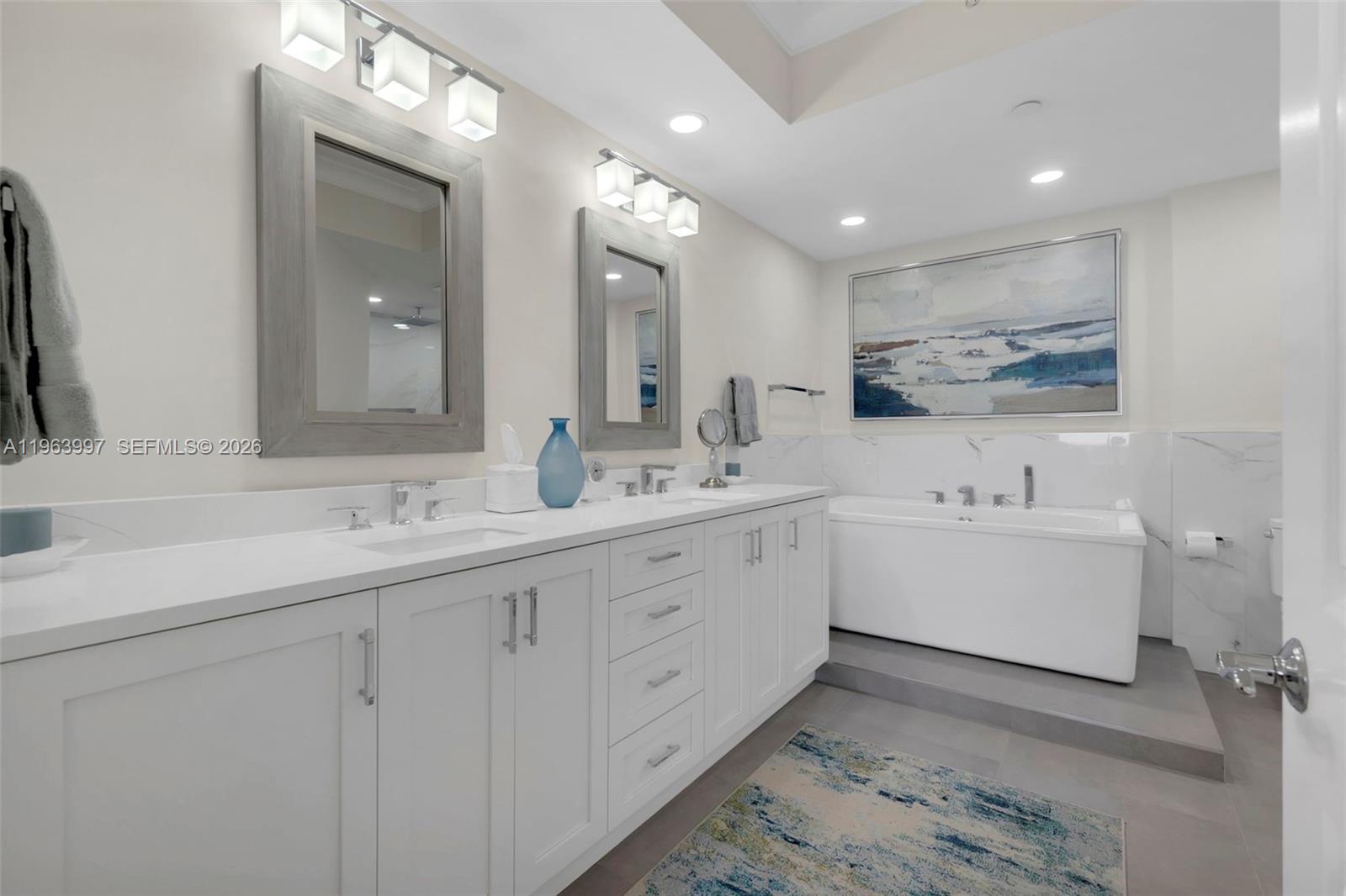 LAMBIANCE BEACH CONDO - Residential