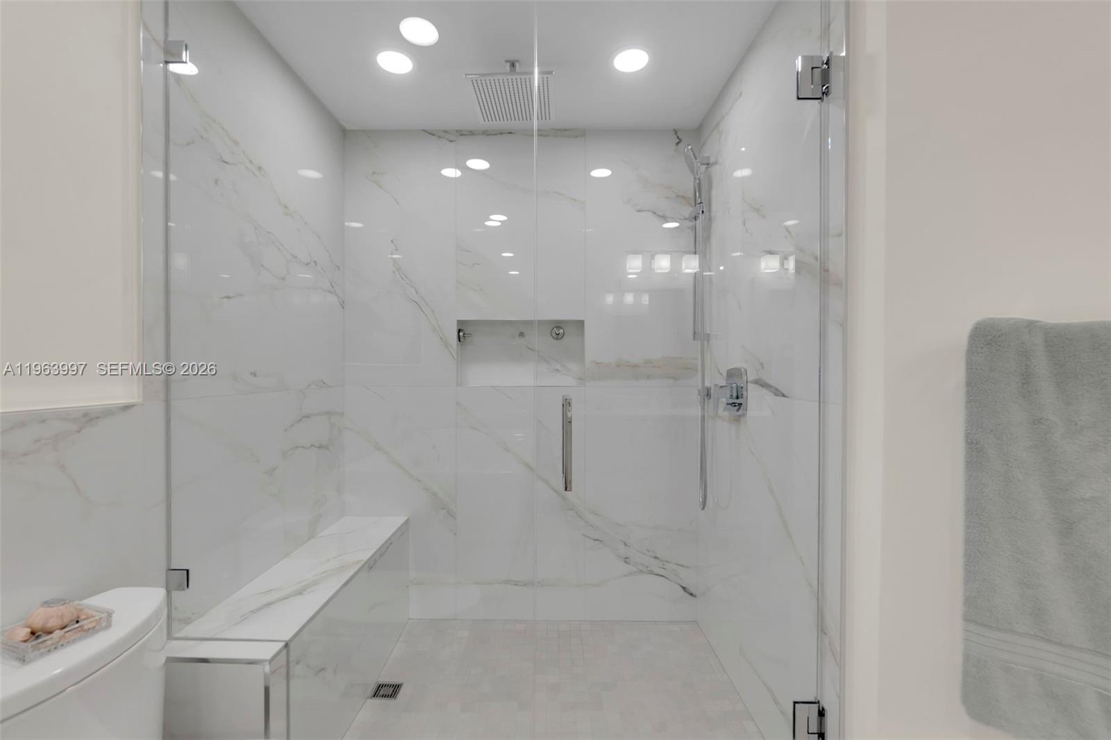 LAMBIANCE BEACH CONDO - Residential