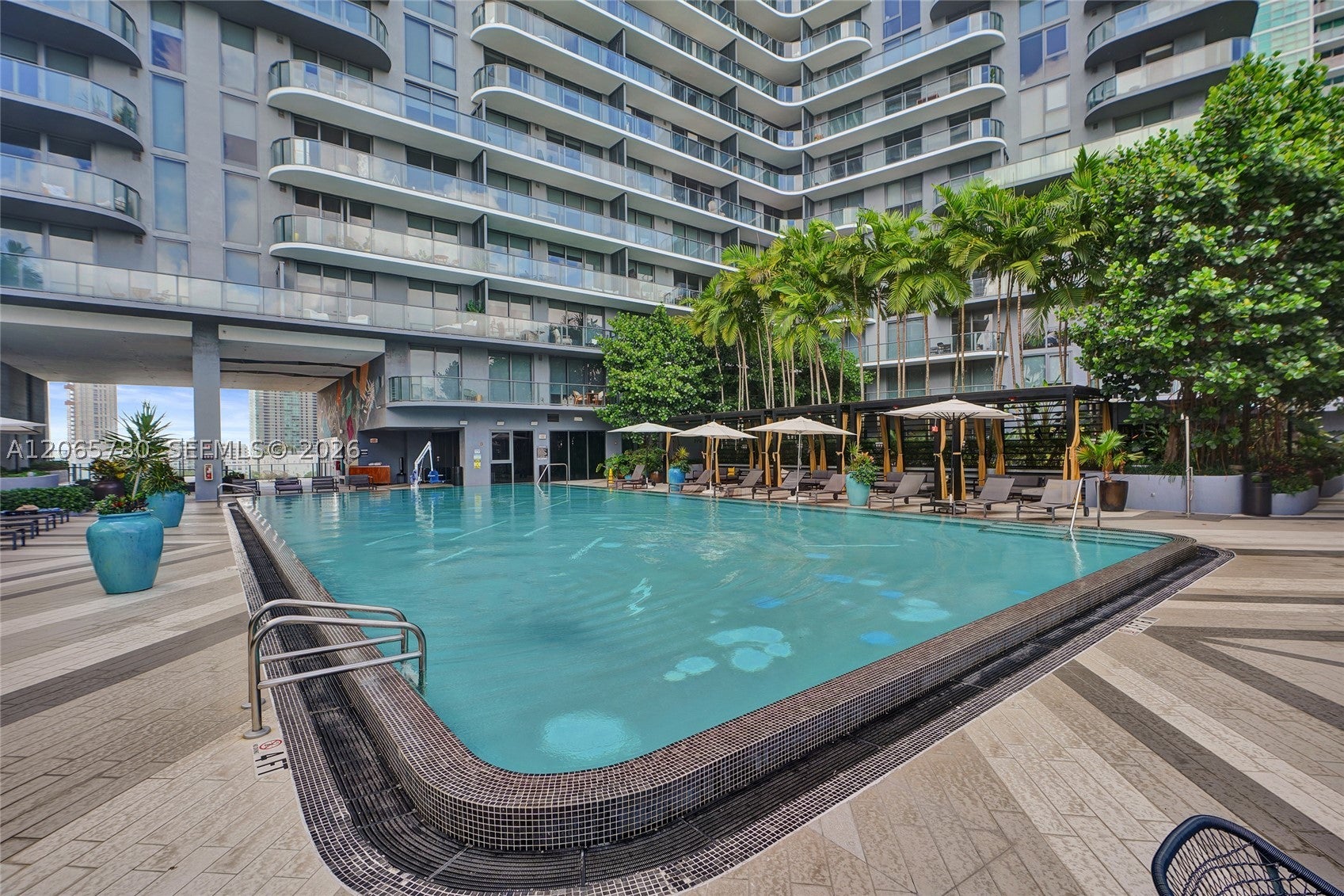 121 NE 34th St 2705
