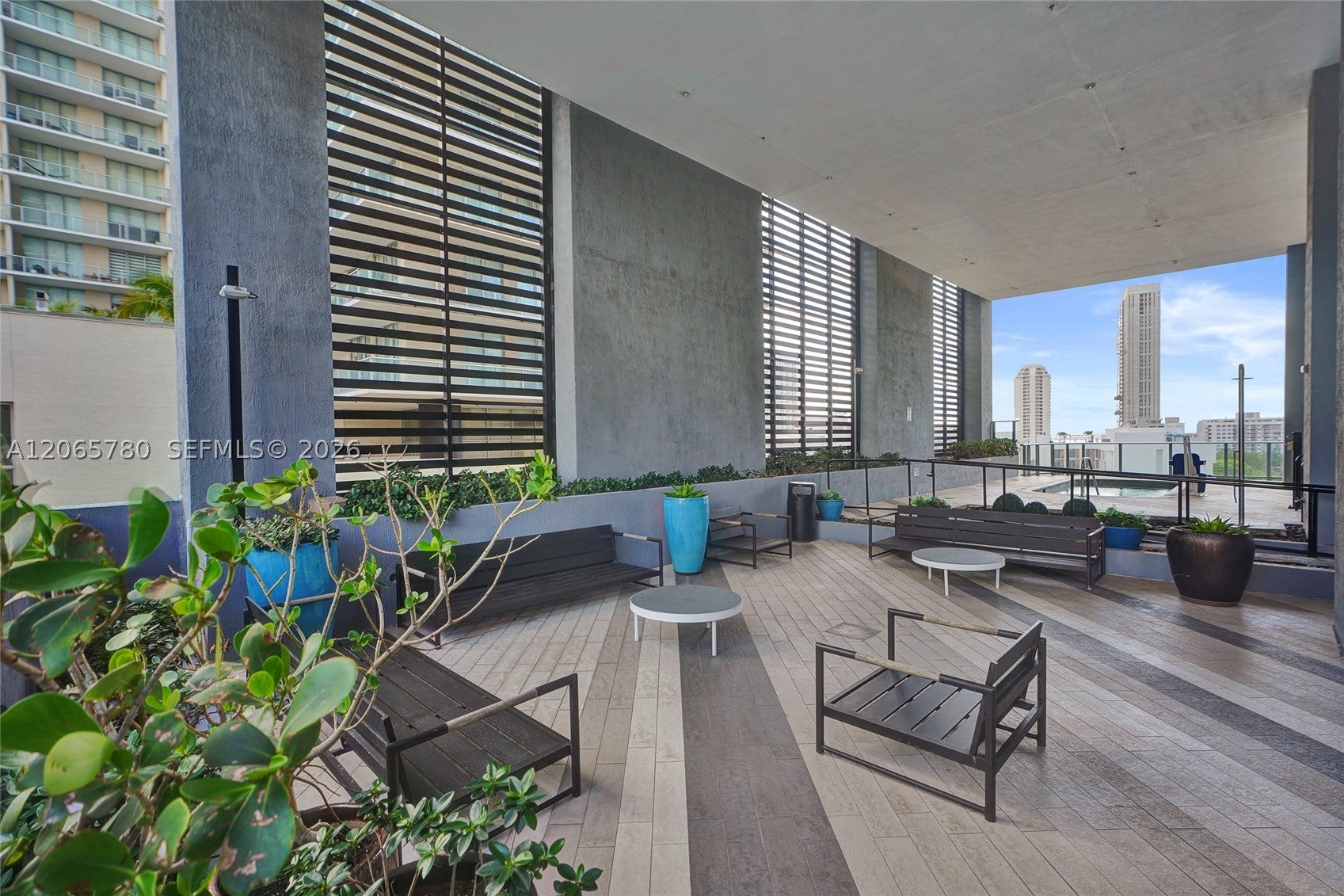 121 NE 34th St 2705