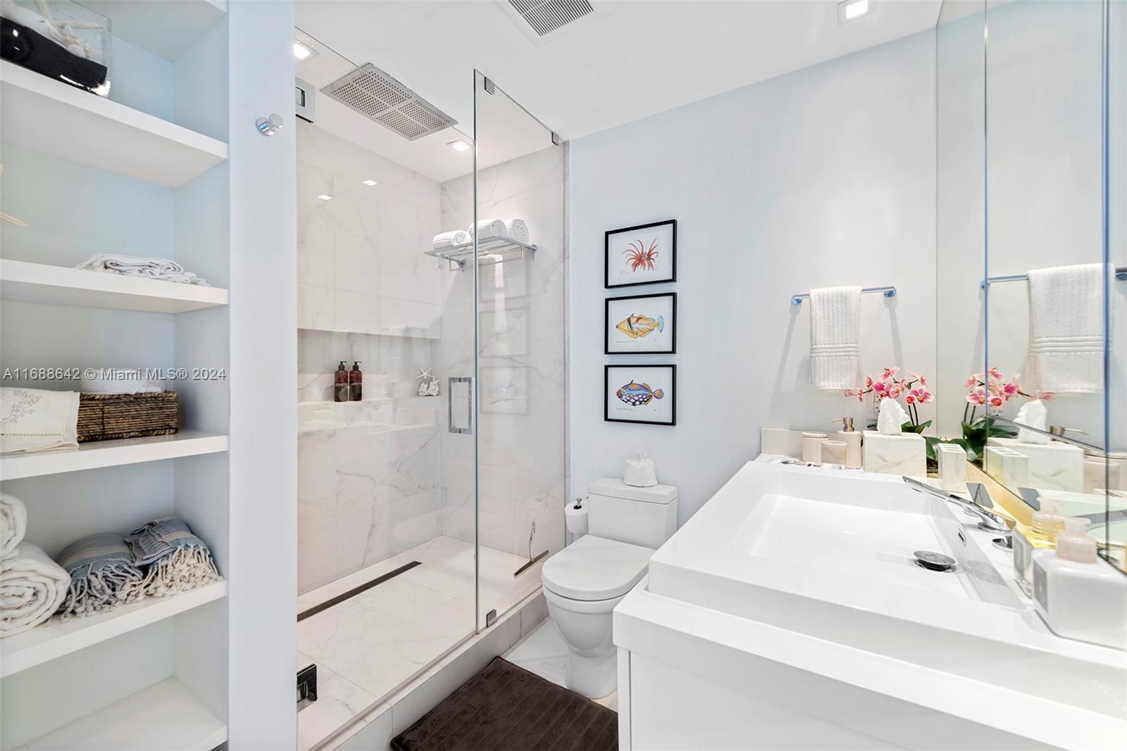 CONTINUUM ON SOUTH BEACH - Residential