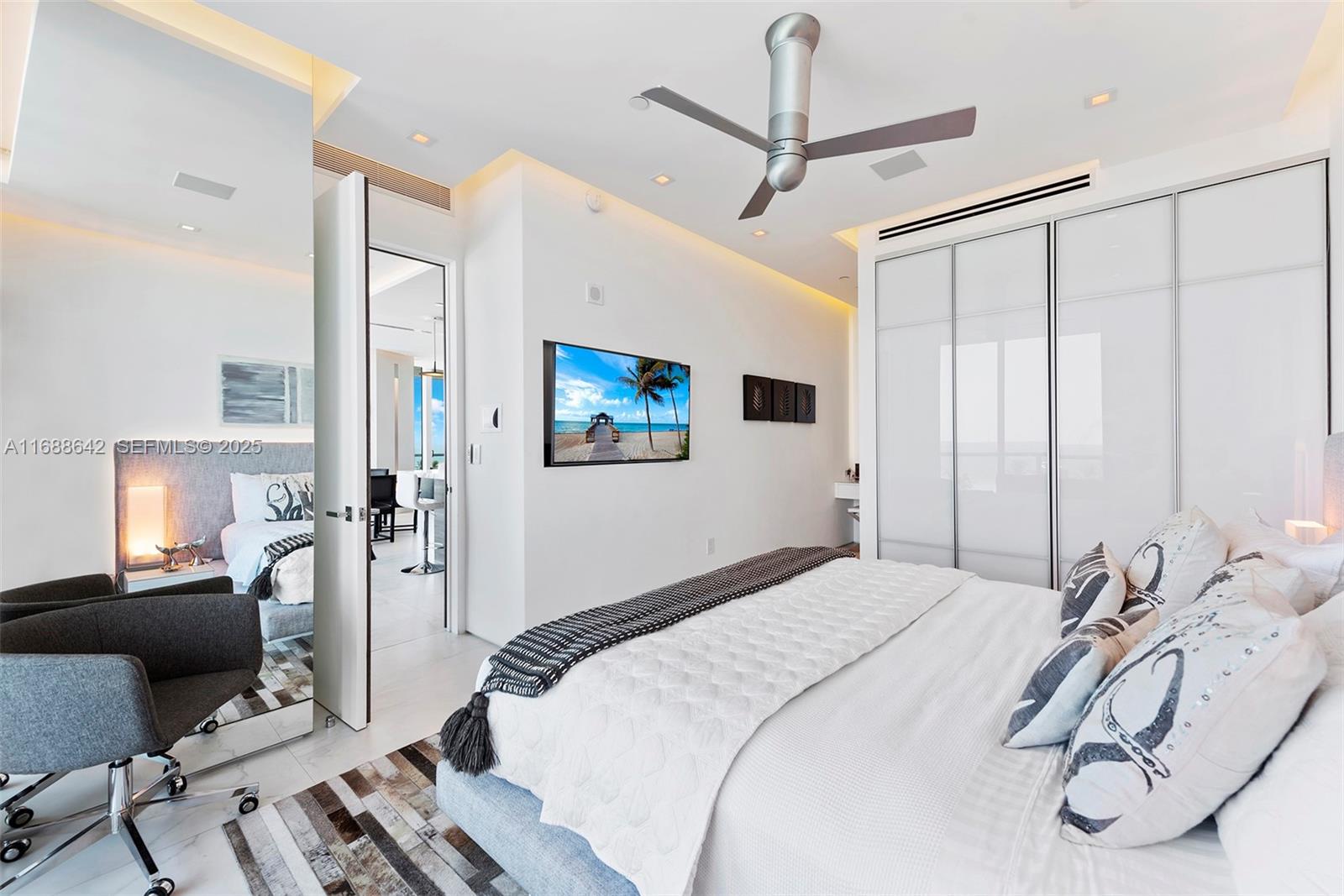 CONTINUUM ON SOUTH BEACH - Residential