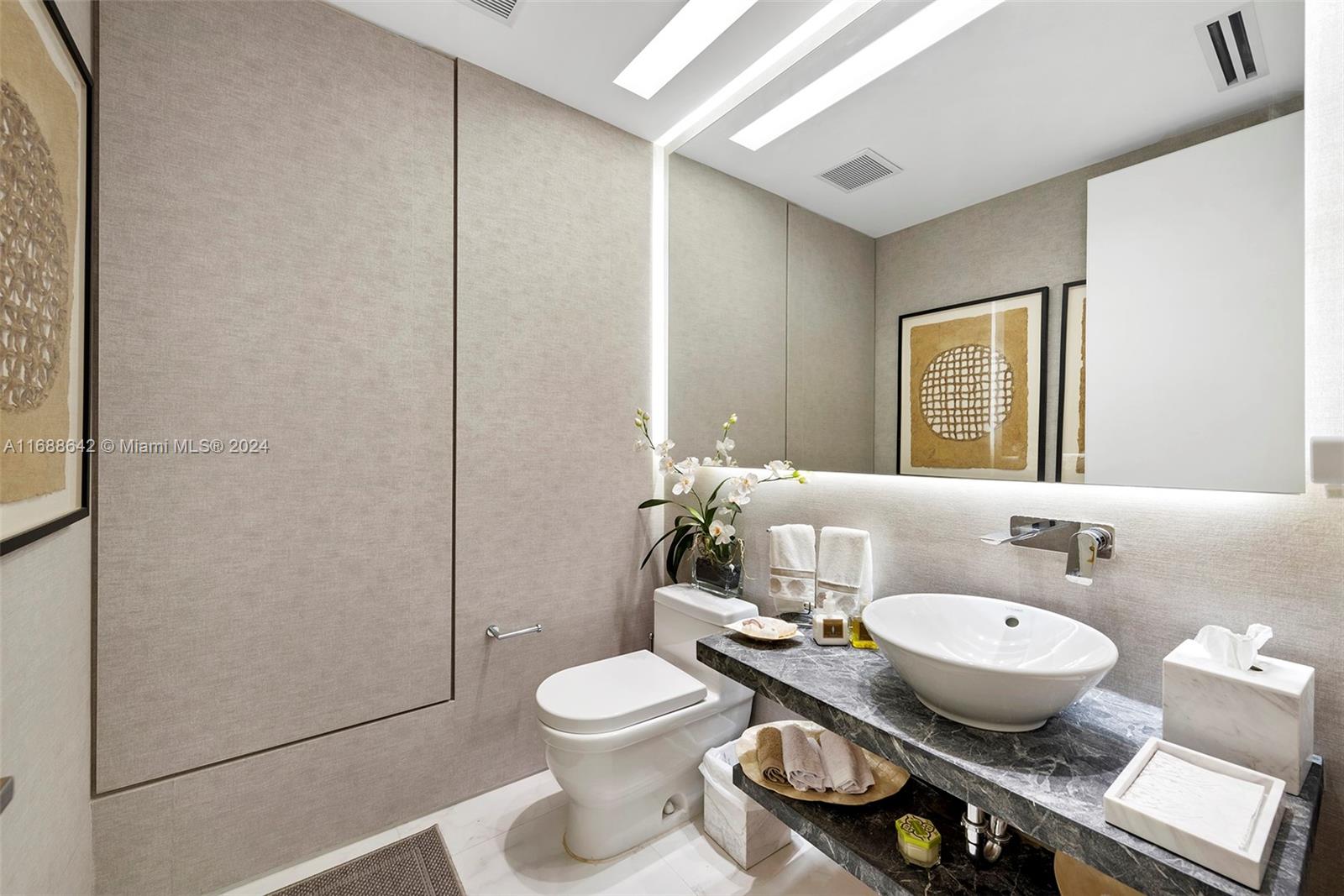 CONTINUUM ON SOUTH BEACH - Residential