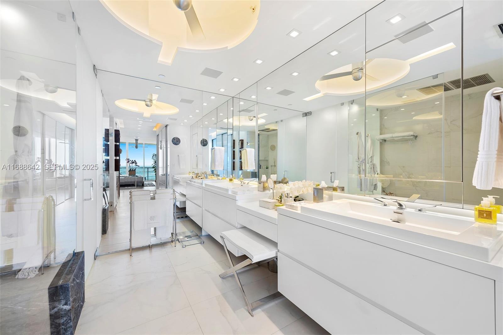 CONTINUUM ON SOUTH BEACH - Residential