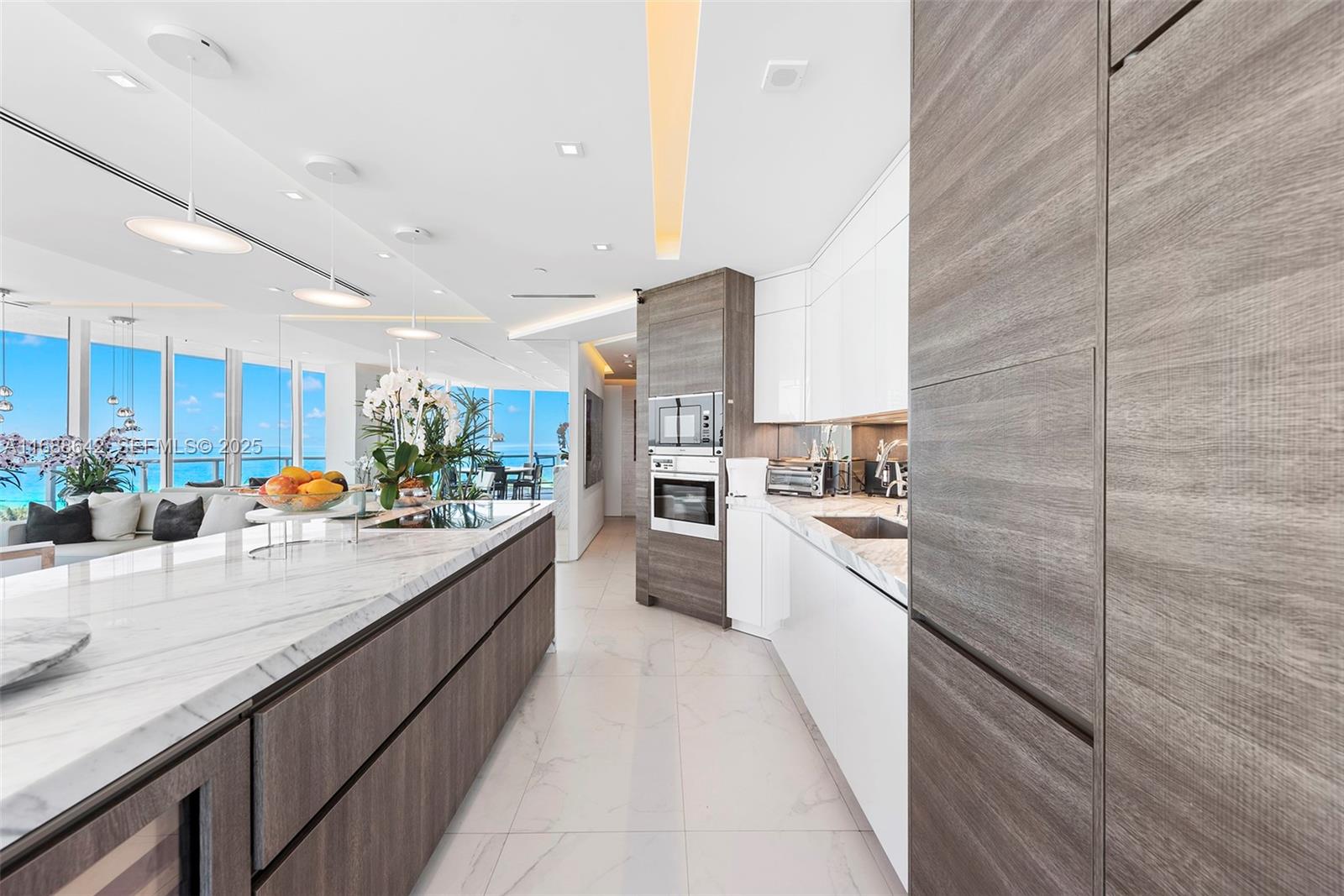CONTINUUM ON SOUTH BEACH - Residential