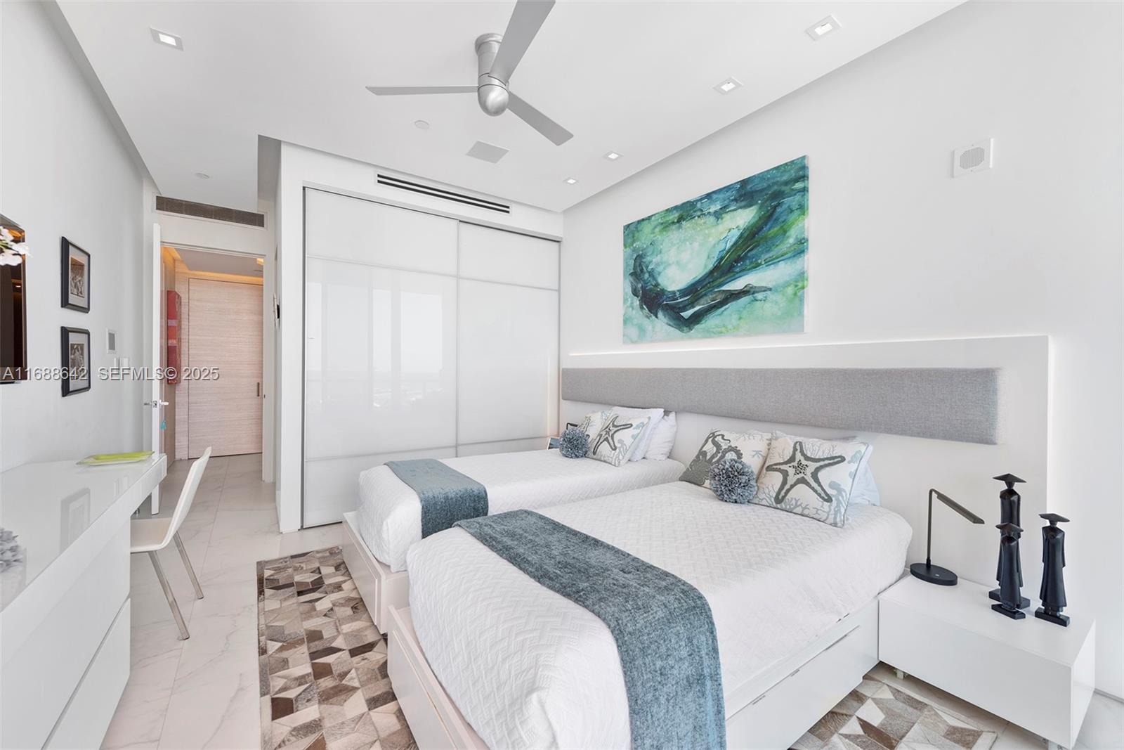 CONTINUUM ON SOUTH BEACH - Residential