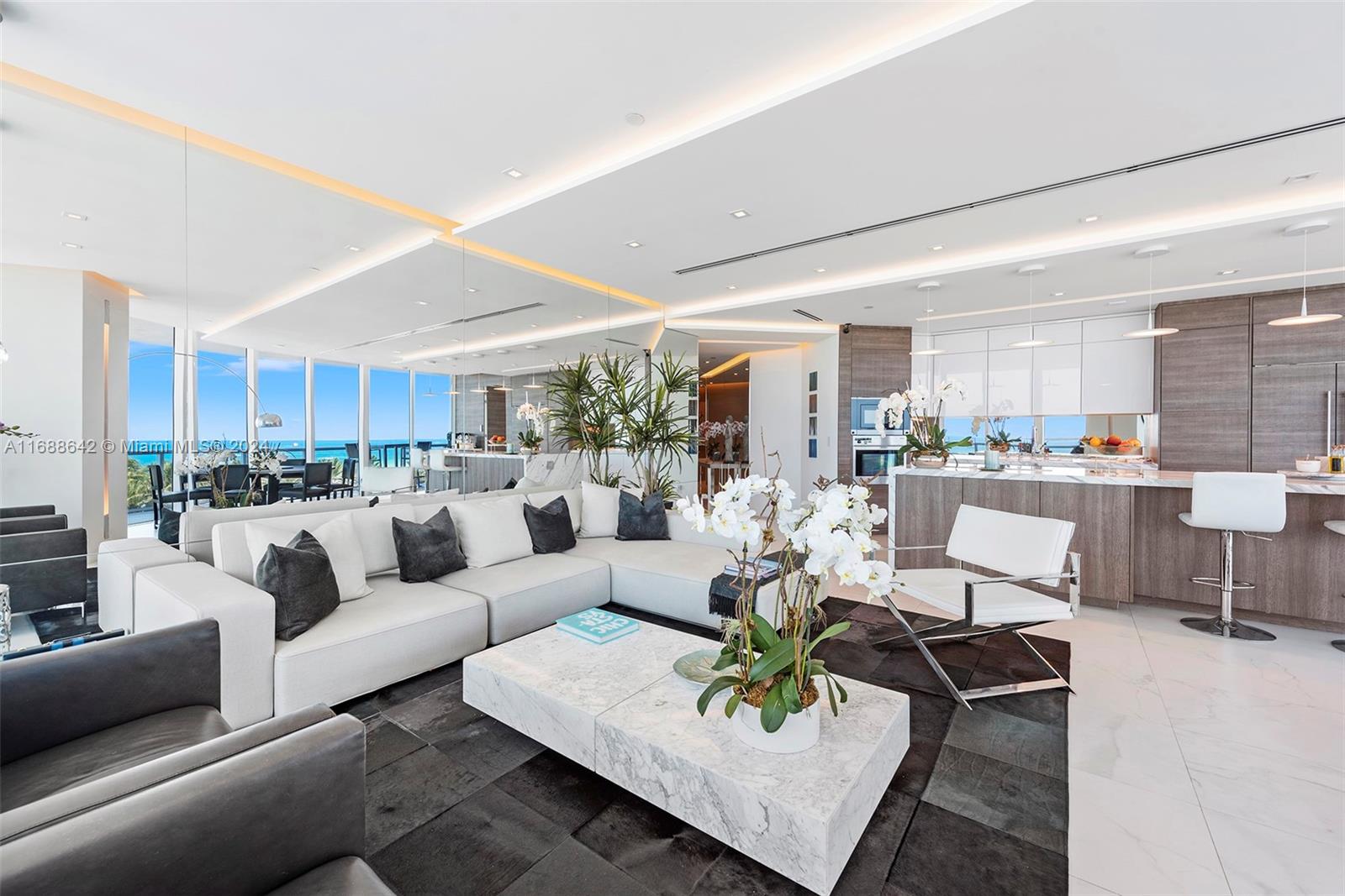 CONTINUUM ON SOUTH BEACH - Residential