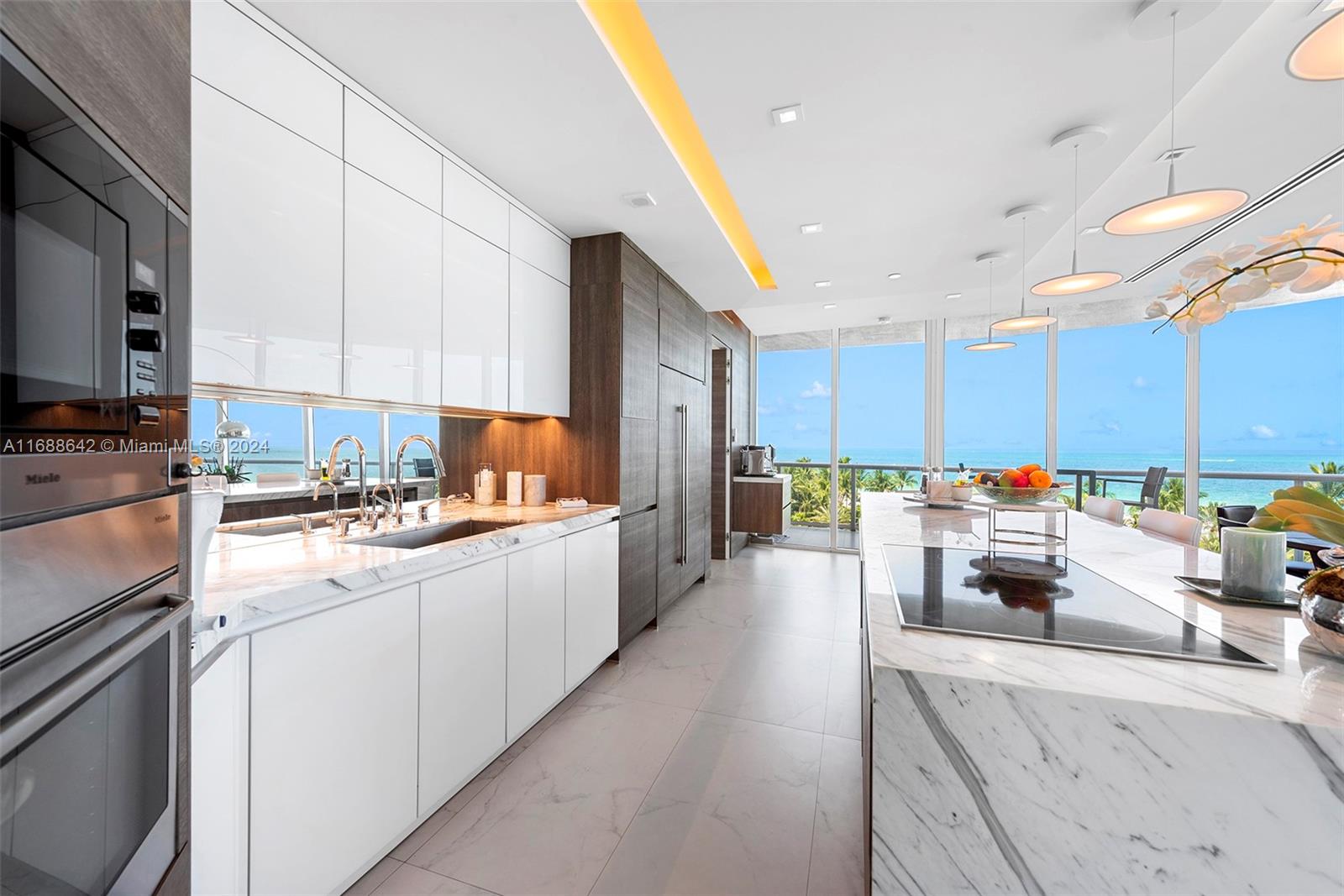 CONTINUUM ON SOUTH BEACH - Residential