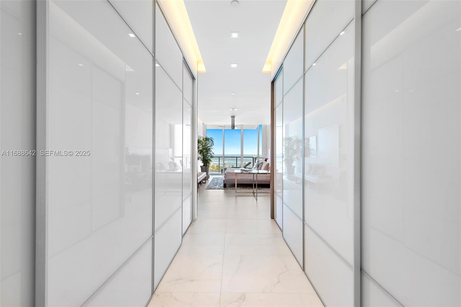 CONTINUUM ON SOUTH BEACH - Residential