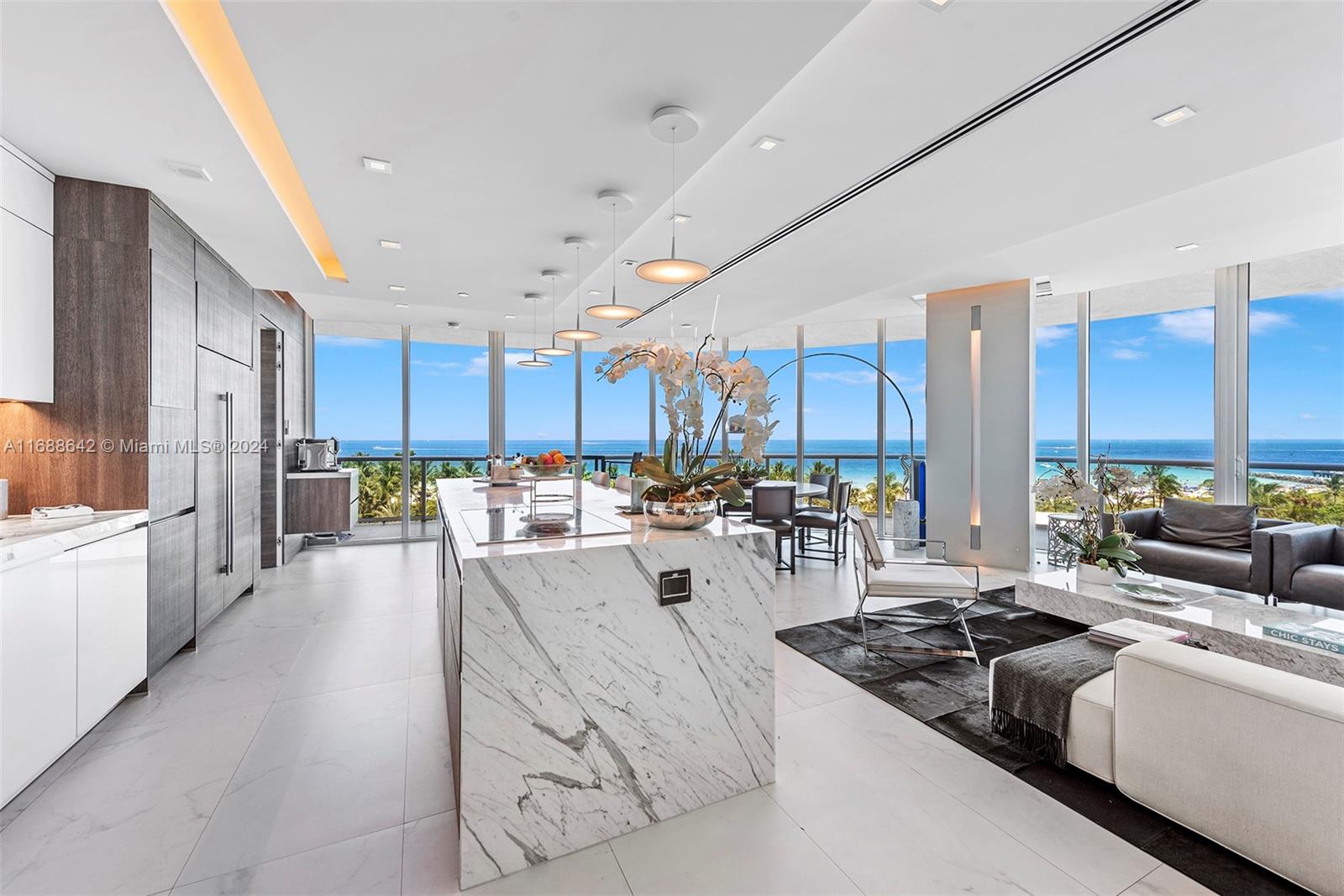 CONTINUUM ON SOUTH BEACH - Residential