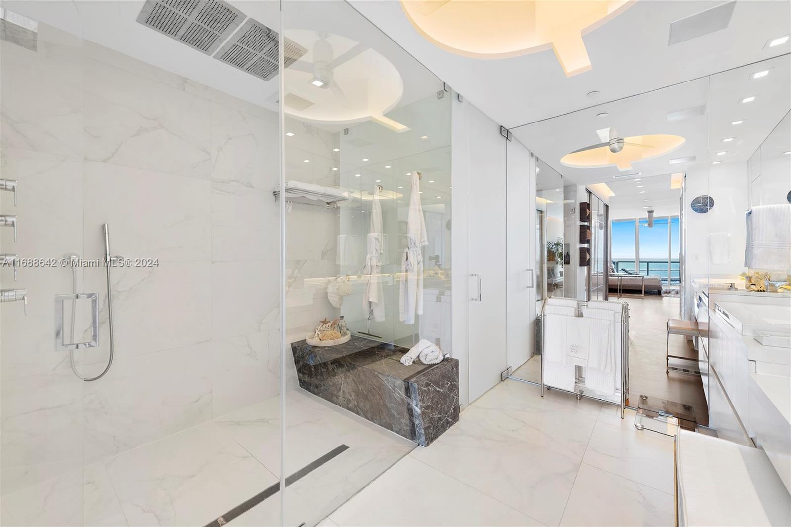 CONTINUUM ON SOUTH BEACH - Residential