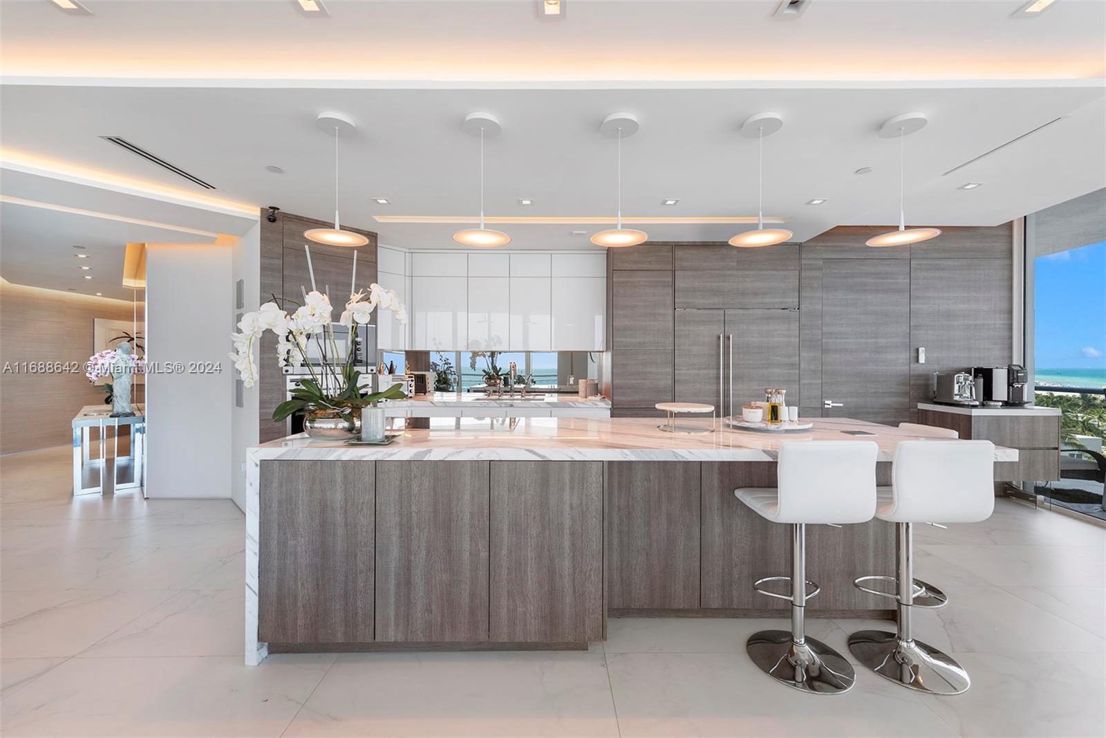 CONTINUUM ON SOUTH BEACH - Residential