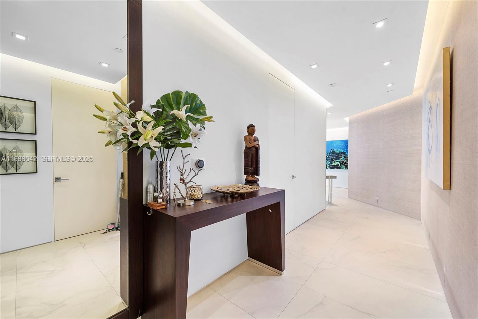 CONTINUUM ON SOUTH BEACH - Residential