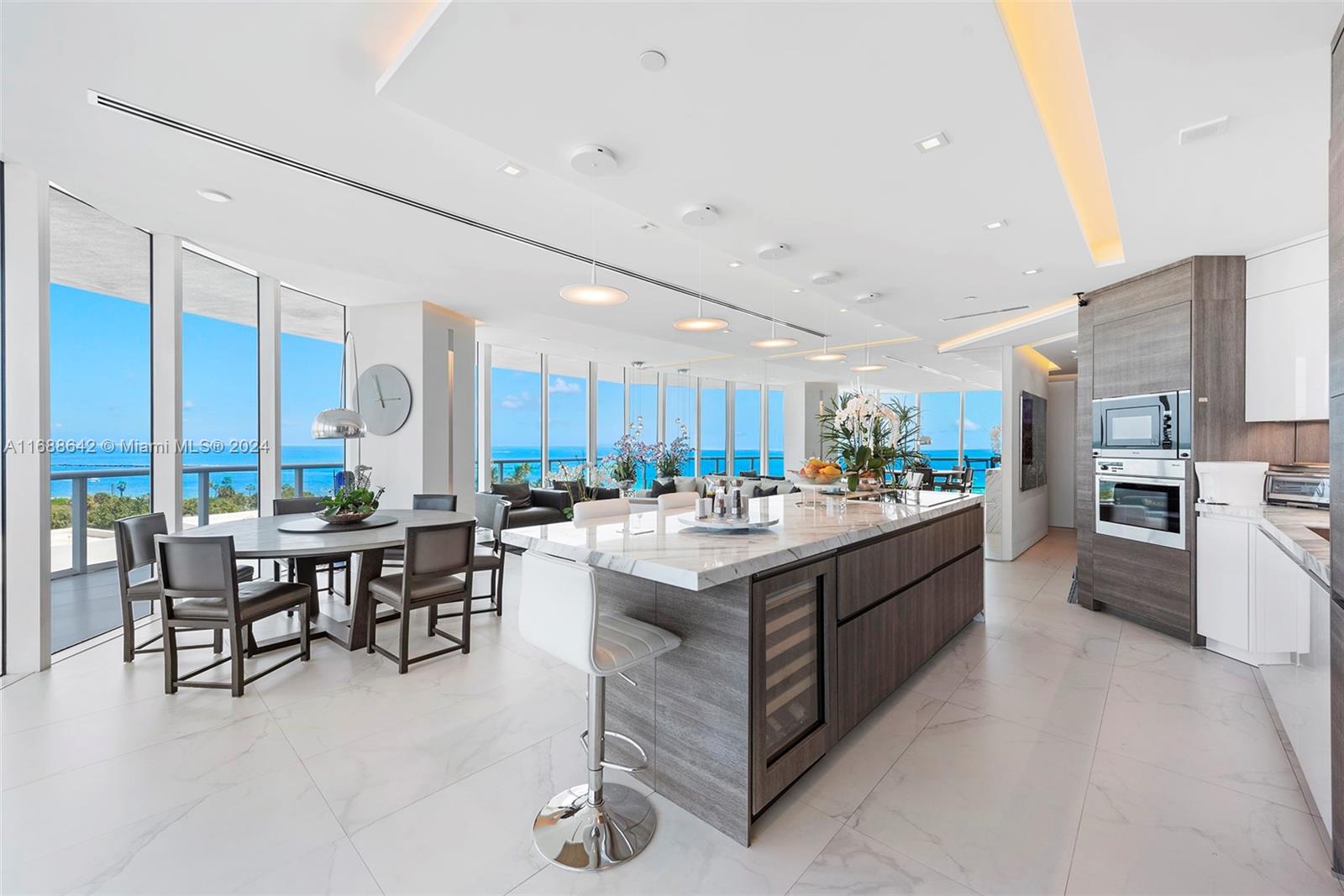 CONTINUUM ON SOUTH BEACH - Residential