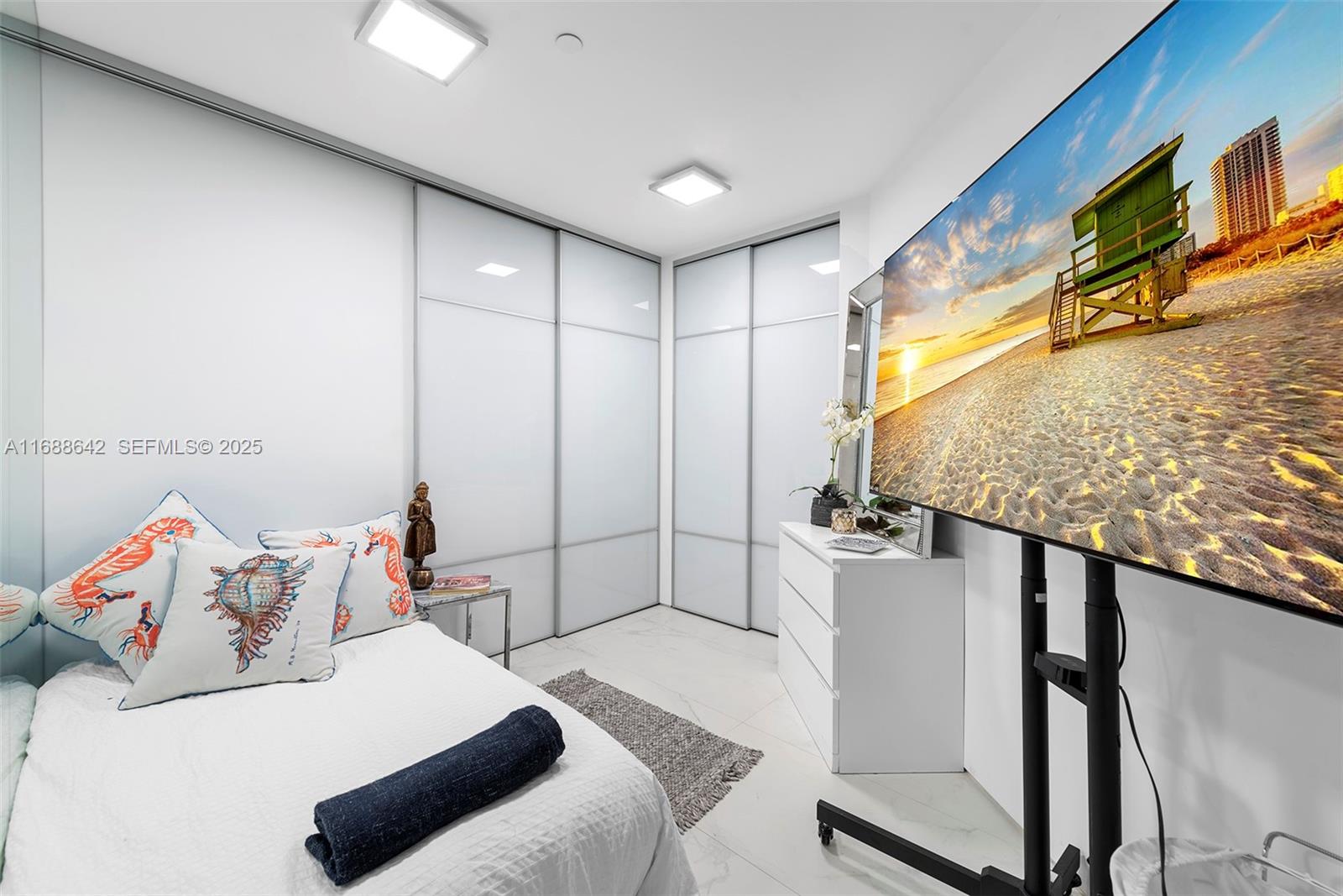 CONTINUUM ON SOUTH BEACH - Residential